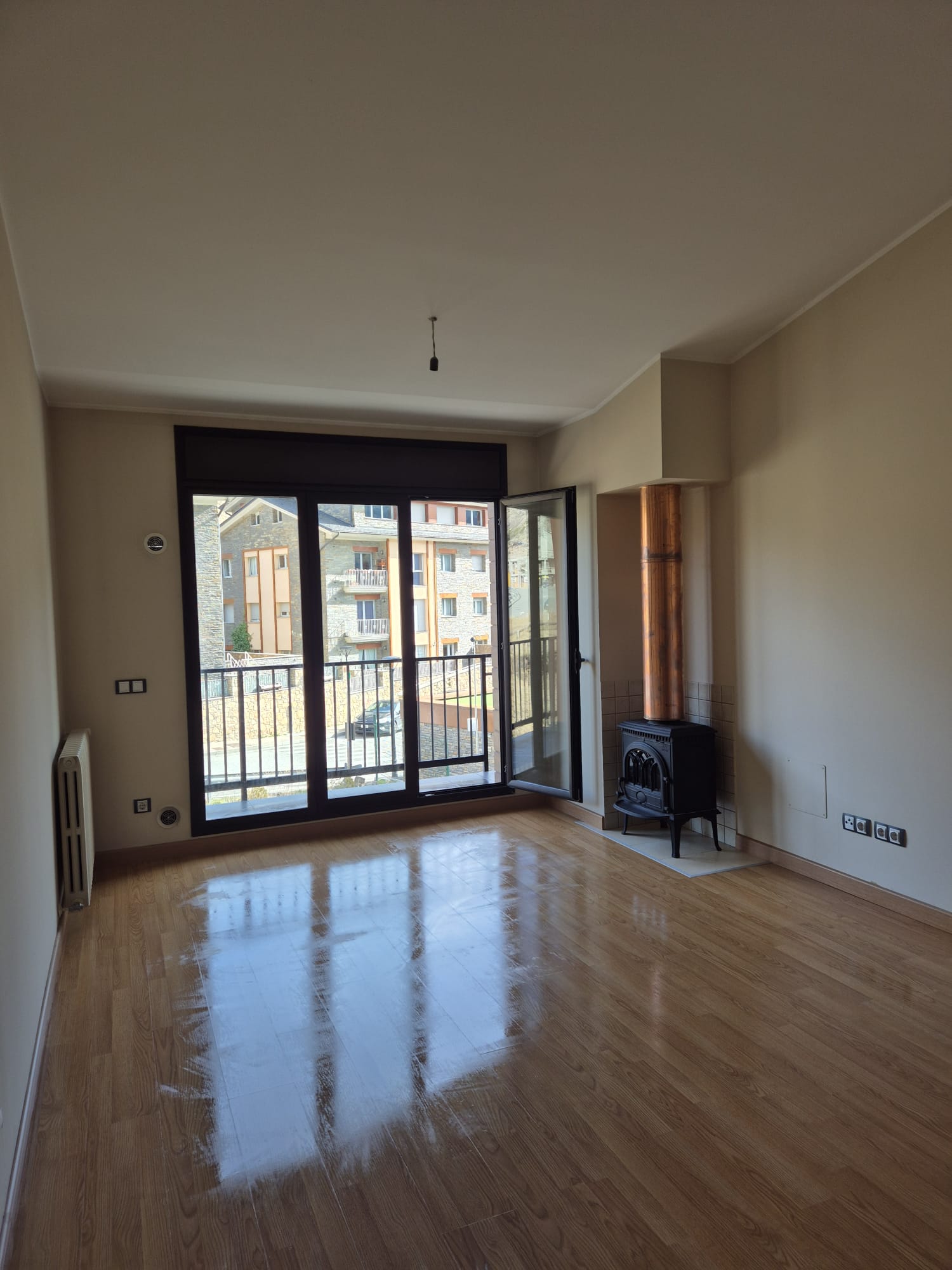 Ático de alquiler en Canillo, 2 habitaciones, 80 metros