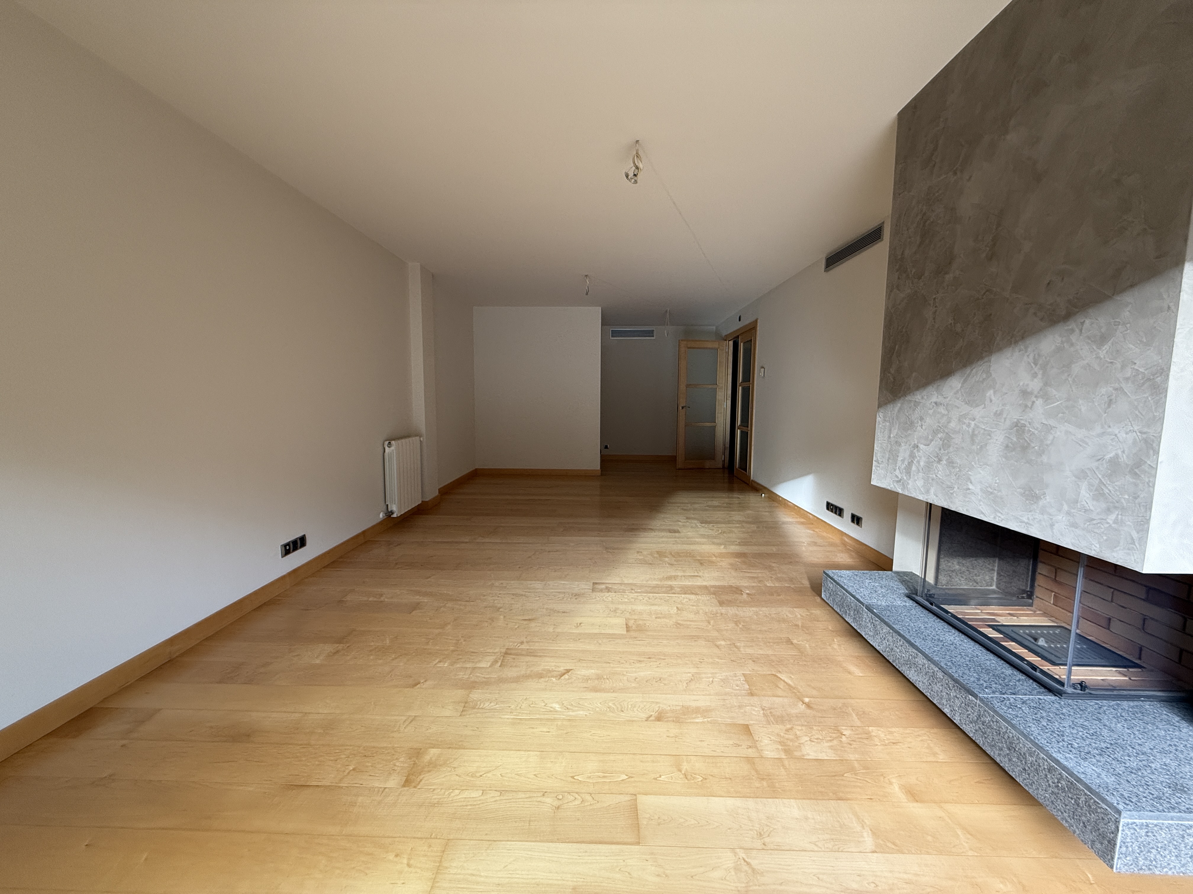 Piso de alquiler en Escaldes Engordany, 3 habitaciones, 142 metros