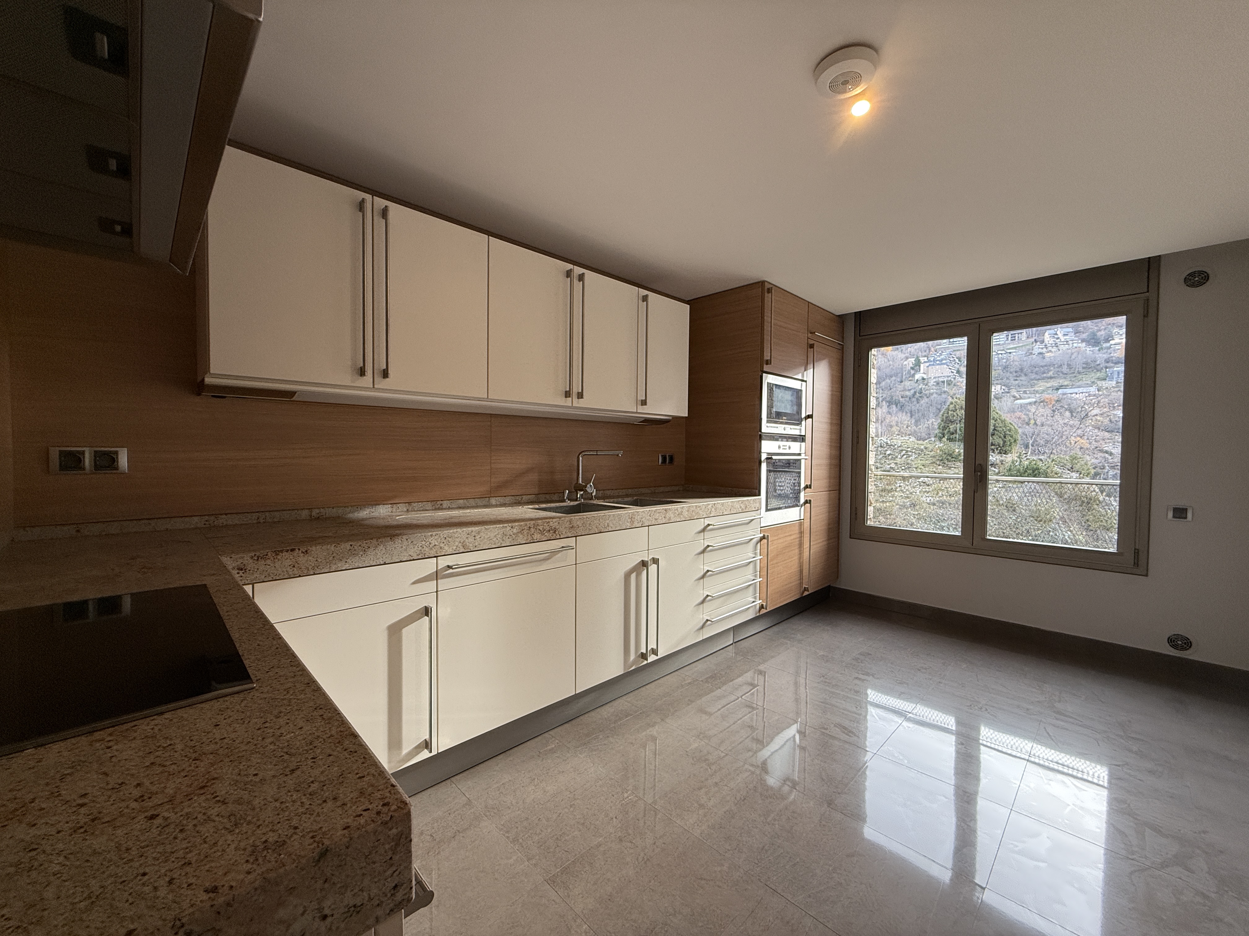 Piso de alquiler en Escaldes Engordany, 3 habitaciones, 142 metros