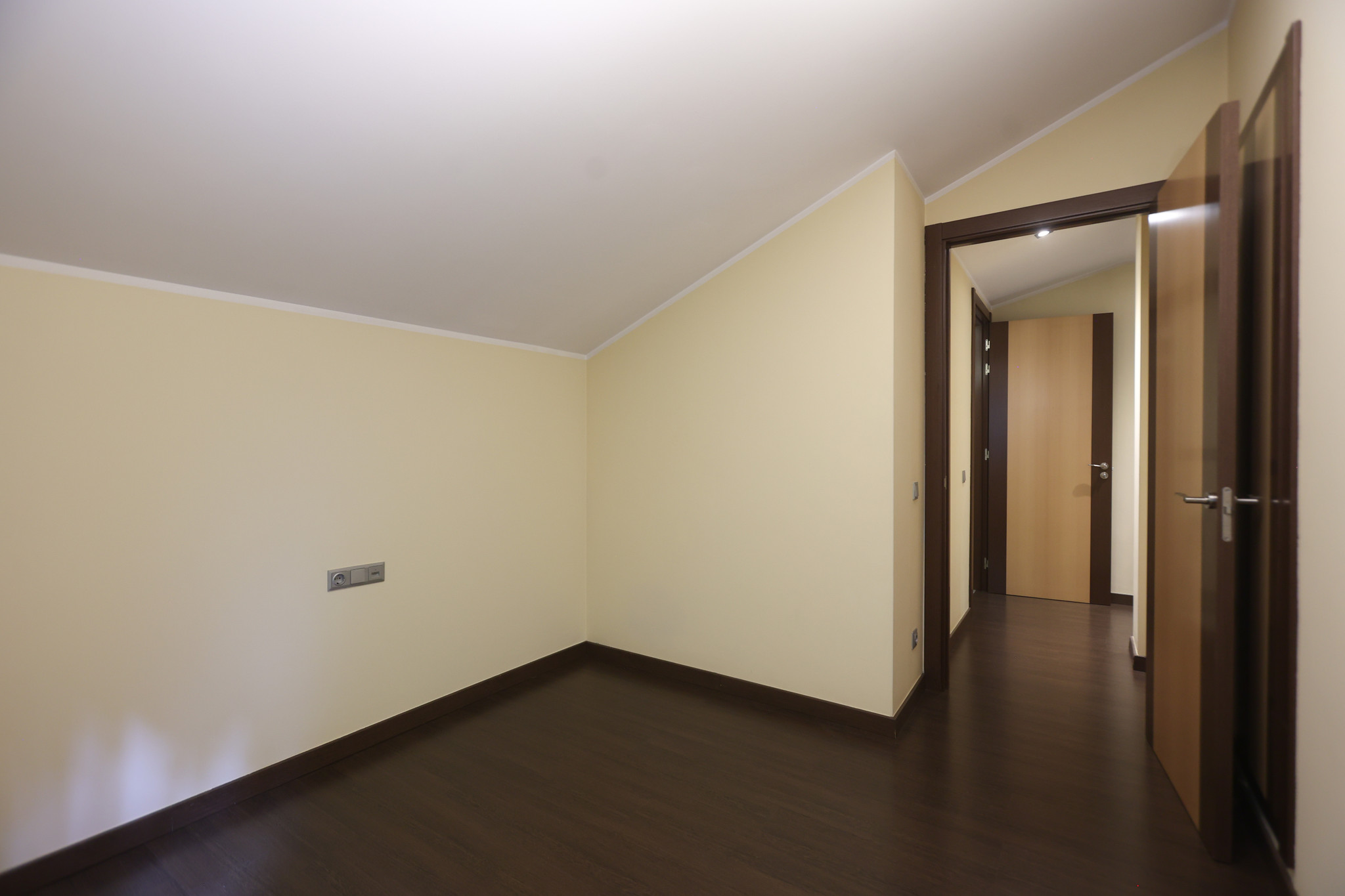 Àtic de lloguer a Erts, 4 habitacions, 182 metres