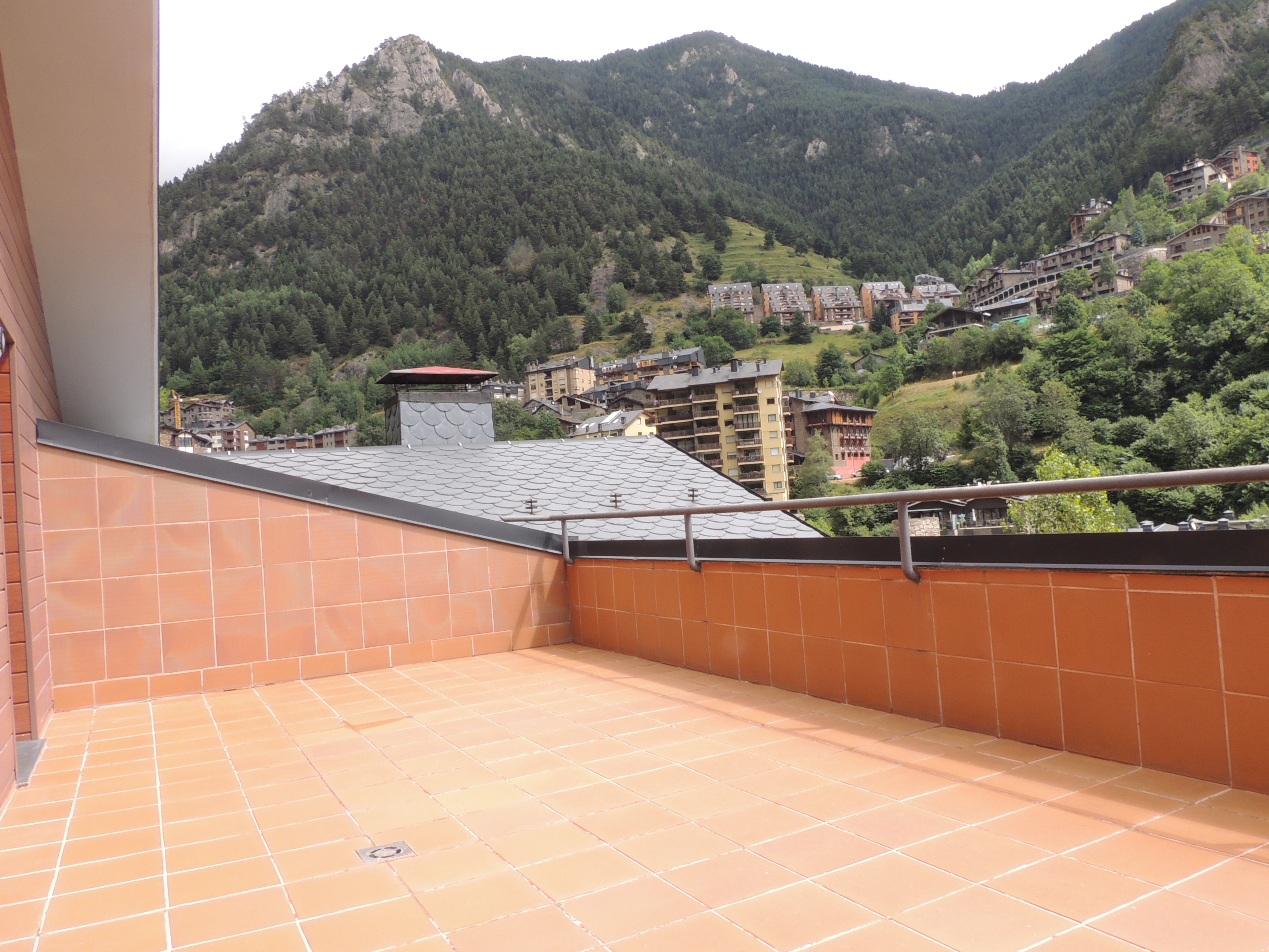 Àtic de lloguer a Arinsal, 4 habitacions, 202 metres