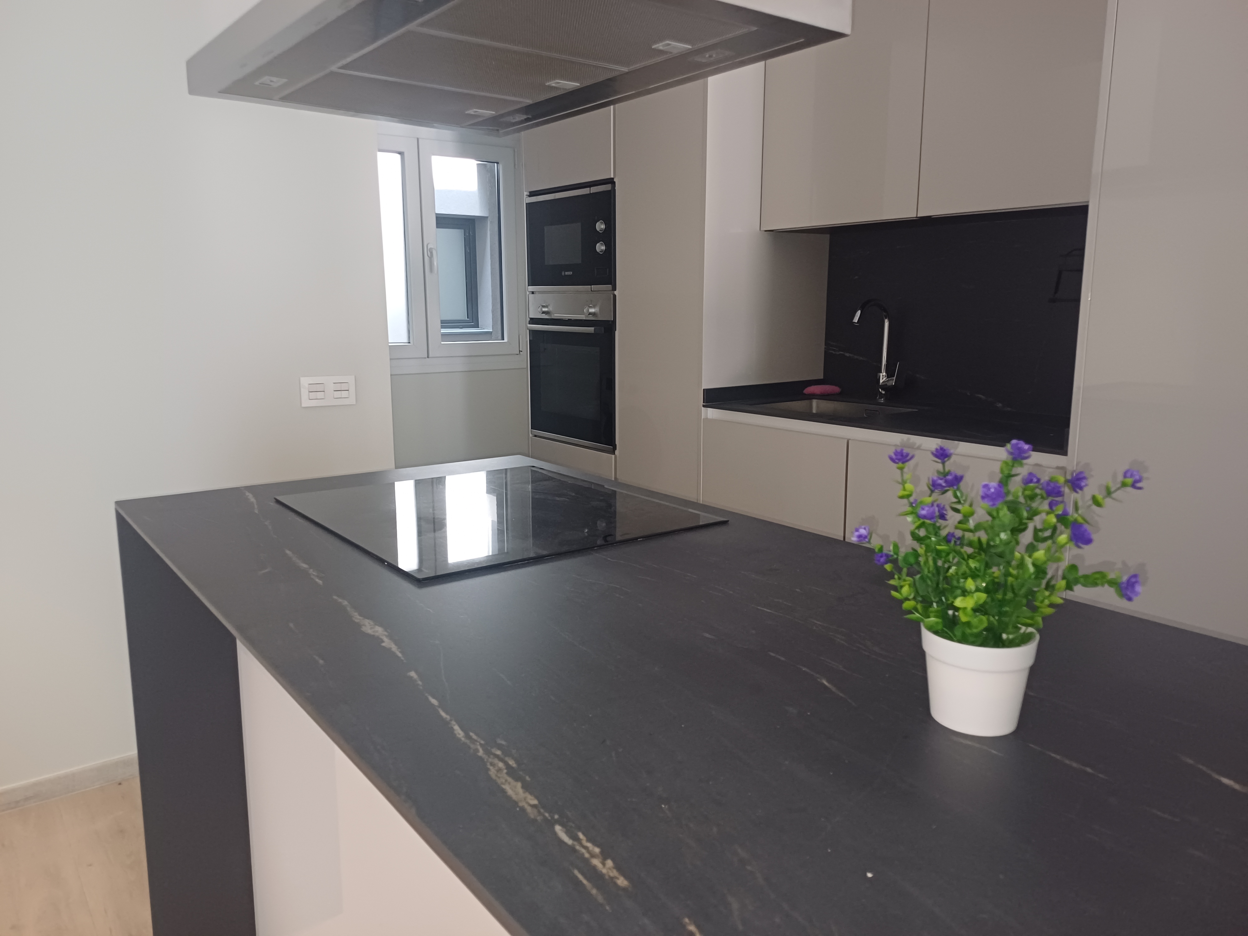 Piso de alquiler en Andorra la Vella, 2 habitaciones, 100 metros