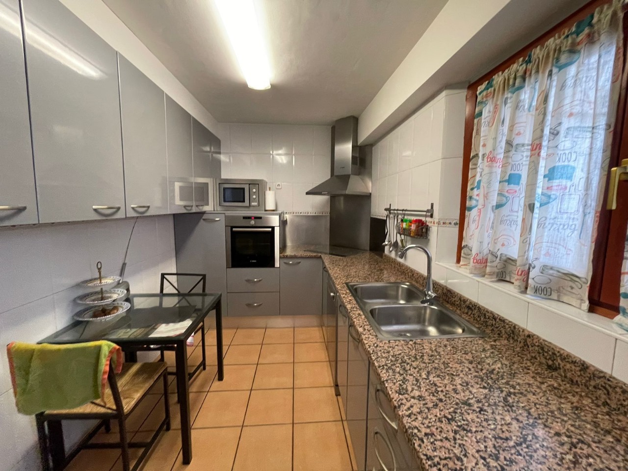 Casa adossada en venda a Andorra la Vella, 4 habitacions, 435 metres