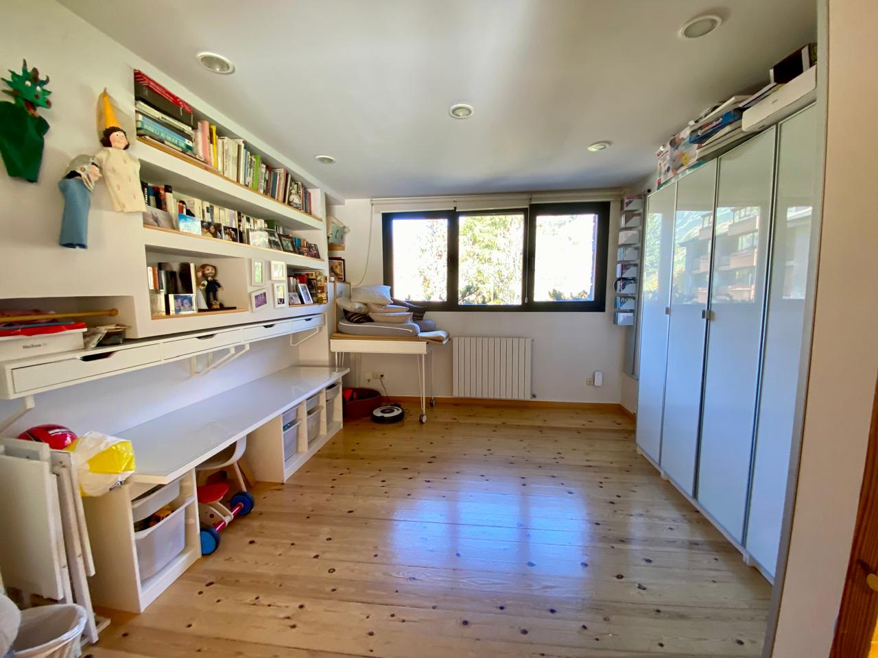 Chalet en venta en Ordino, 5 habitaciones, 340 metros