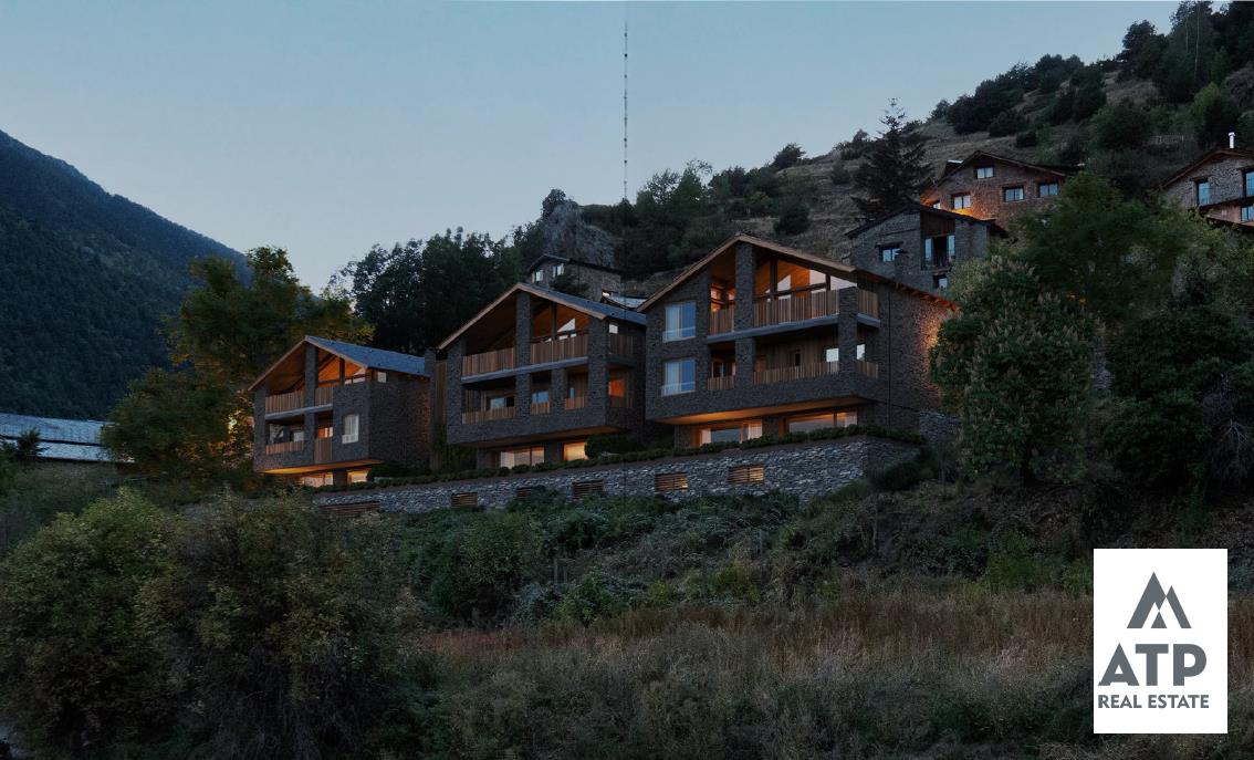Casa adosada en venta en Sispony, 4 habitaciones, 571 metros