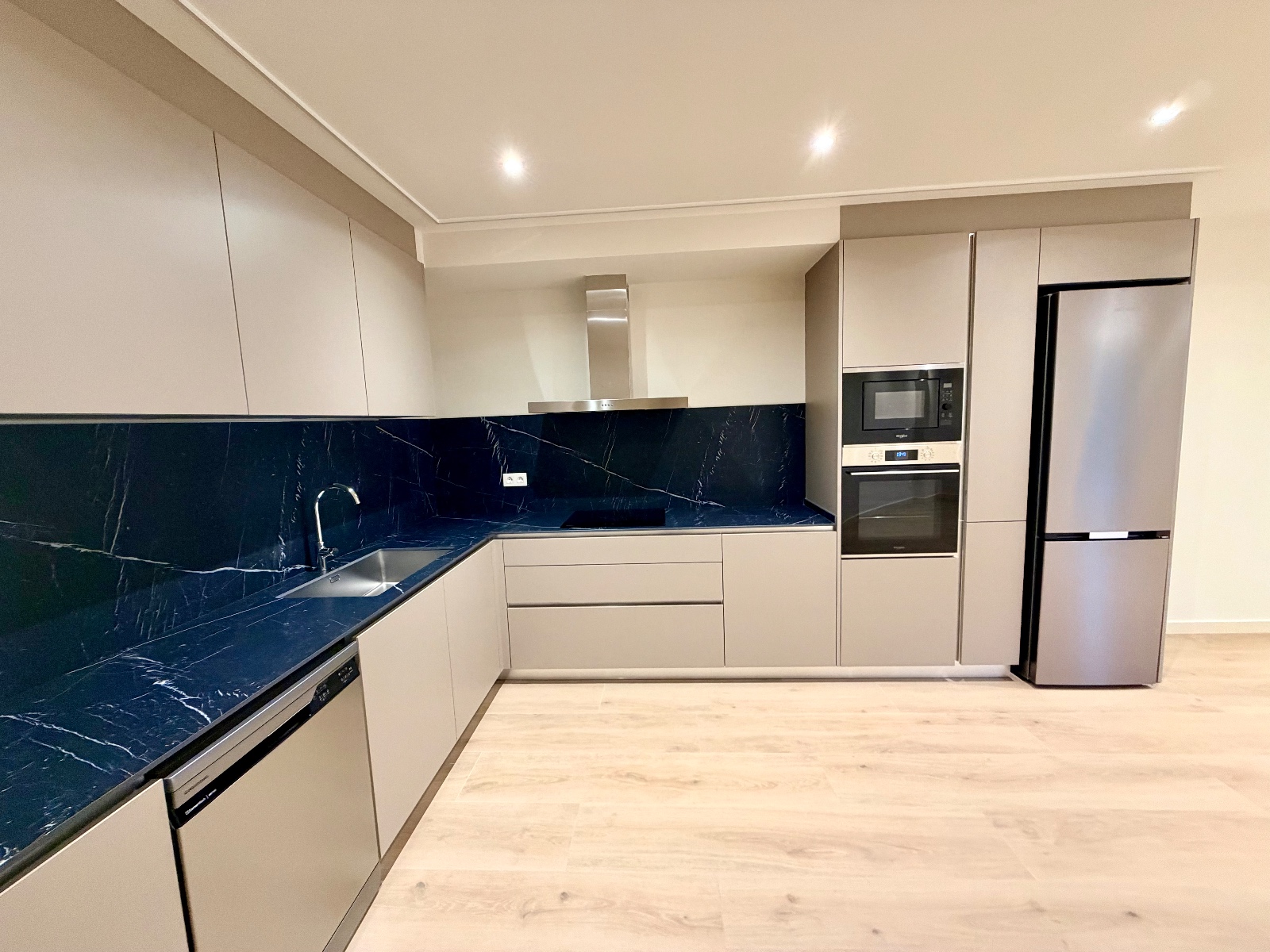 Piso de alquiler en Santa Coloma, 3 habitaciones, 130 metros