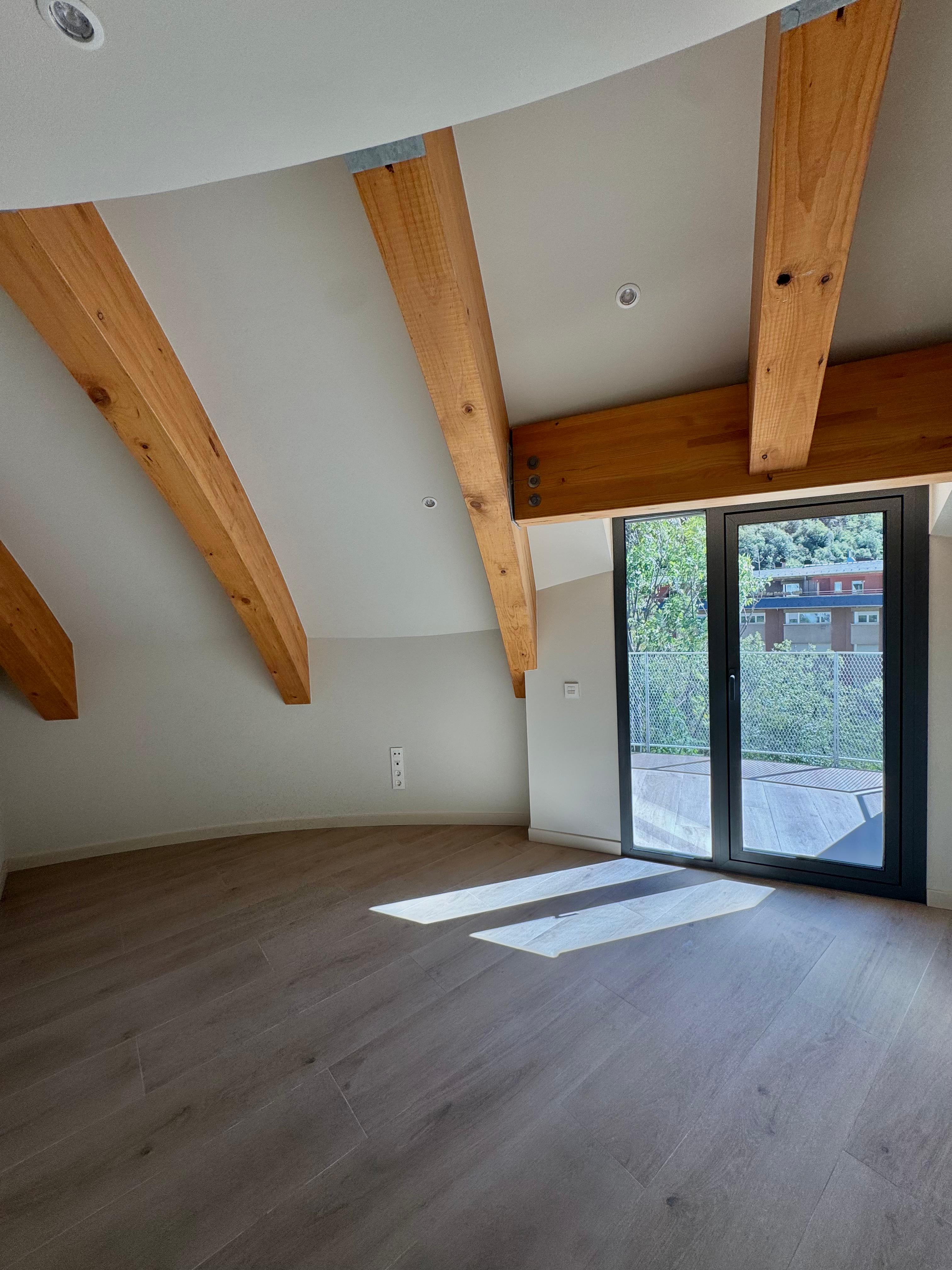 Dúplex de alquiler en Santa Coloma, 3 habitaciones, 100 metros