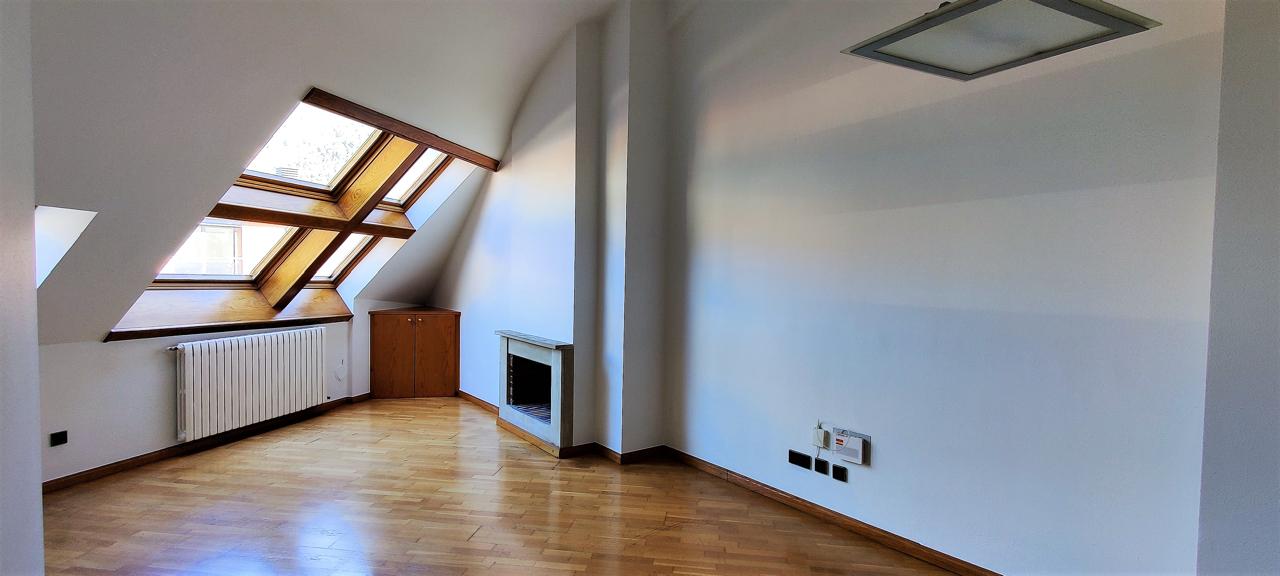 Ático de alquiler en Andorra la Vella, 2 habitaciones, 65 metros