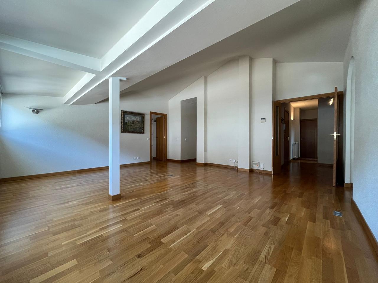 Àtic de lloguer a Andorra la Vella, 5 habitacions, 173 metres