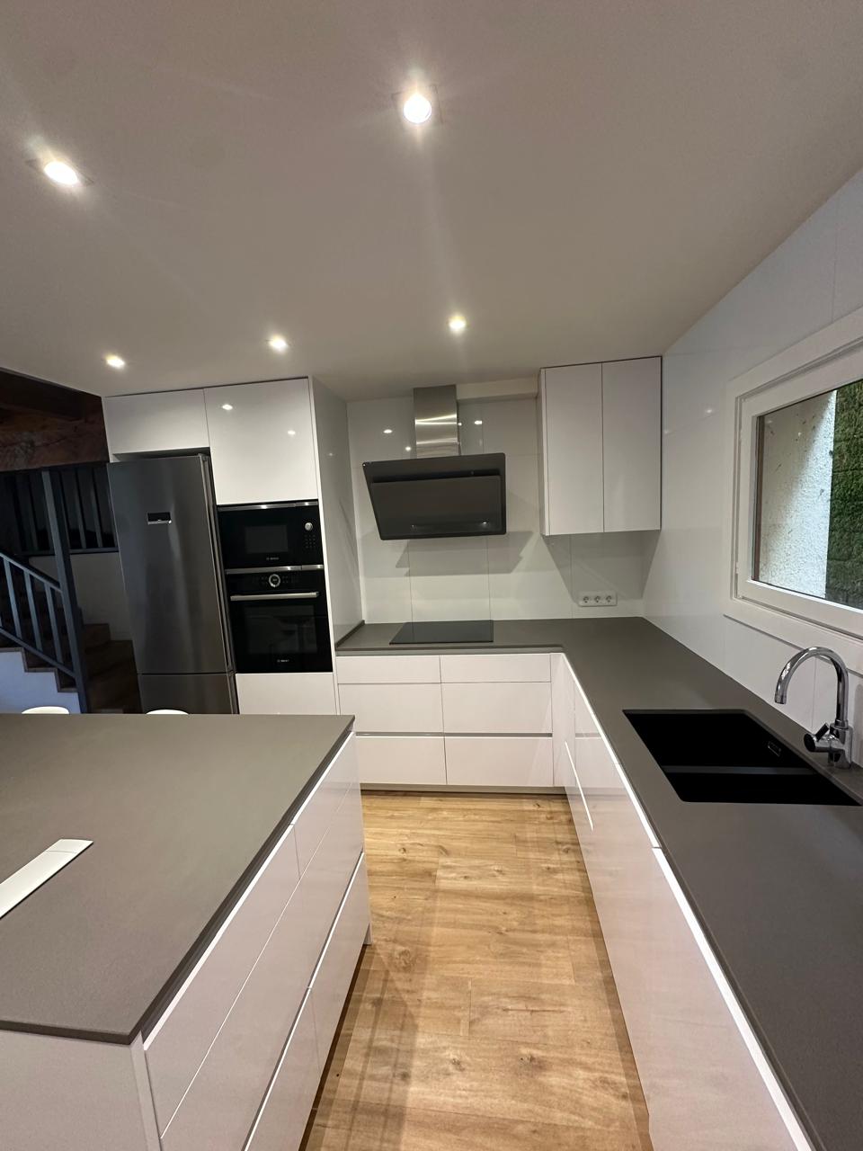 Piso de alquiler en Sispony, 2 habitaciones, 130 metros