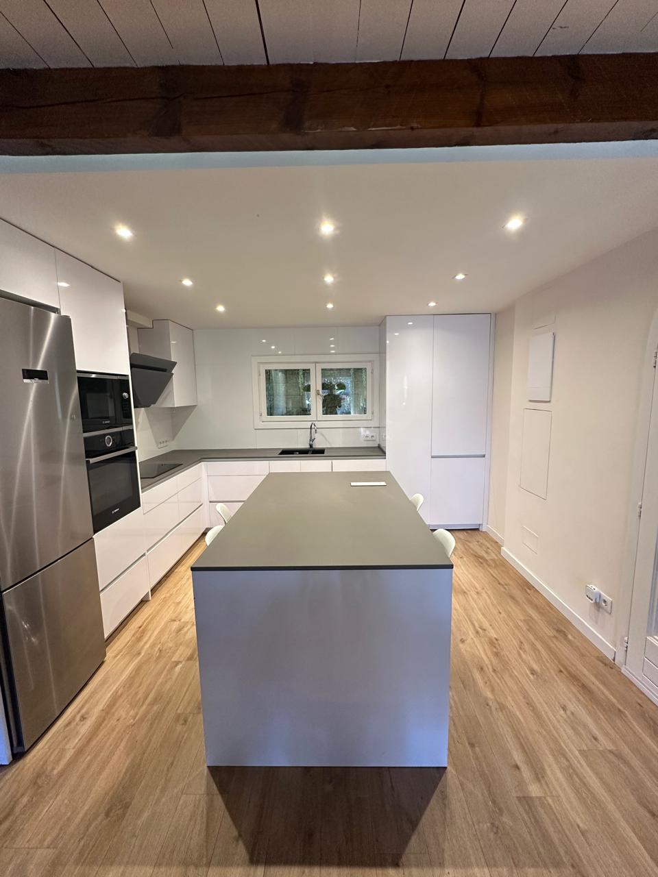 Piso de alquiler en Sispony, 2 habitaciones, 130 metros