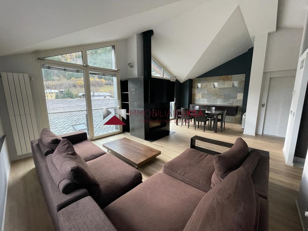 Casa adossada en venda a La Cortinada, 4 habitacions, 305 metres