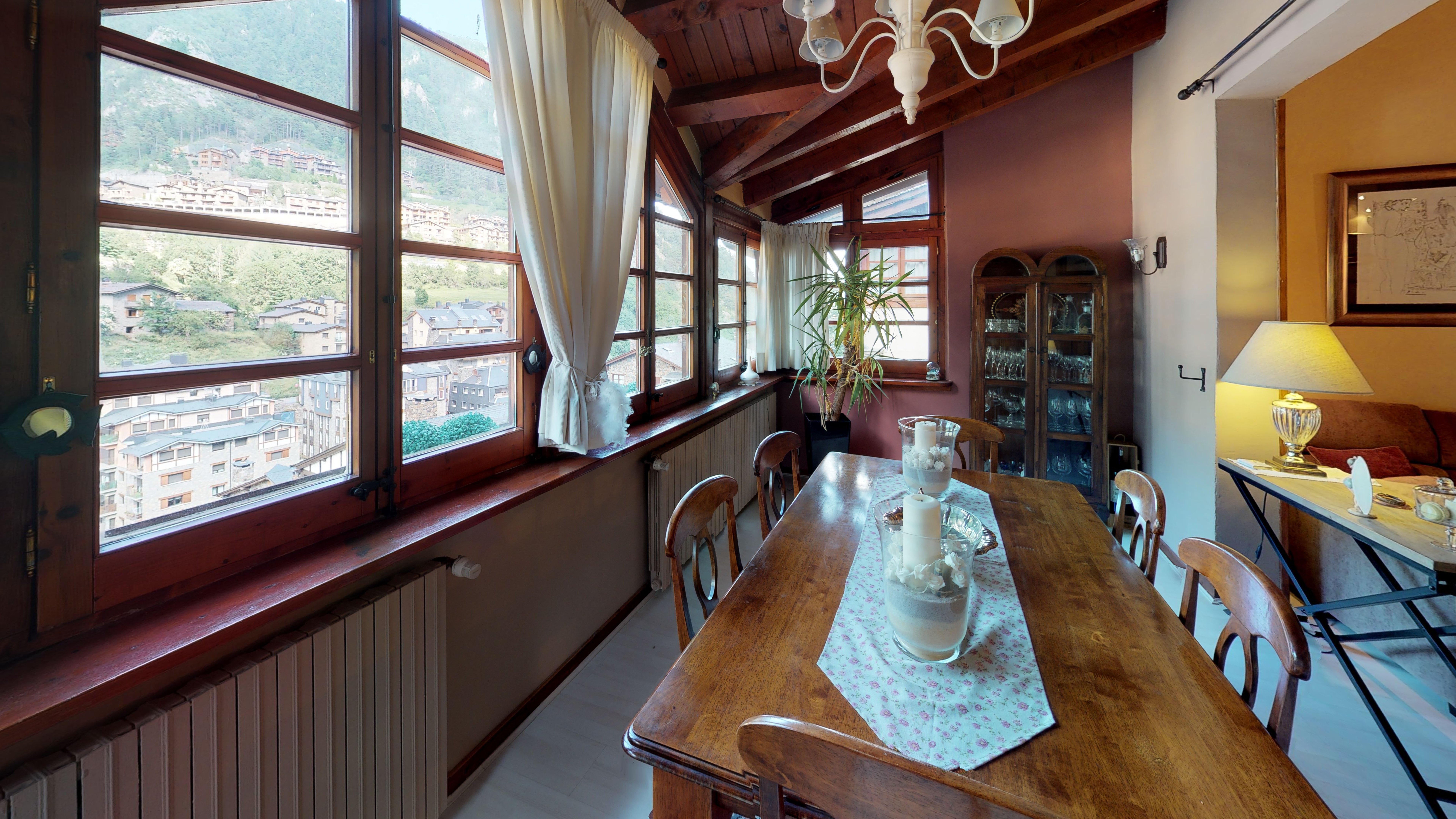 Casa adossada en venda a Arinsal, 4 habitacions, 302 metres