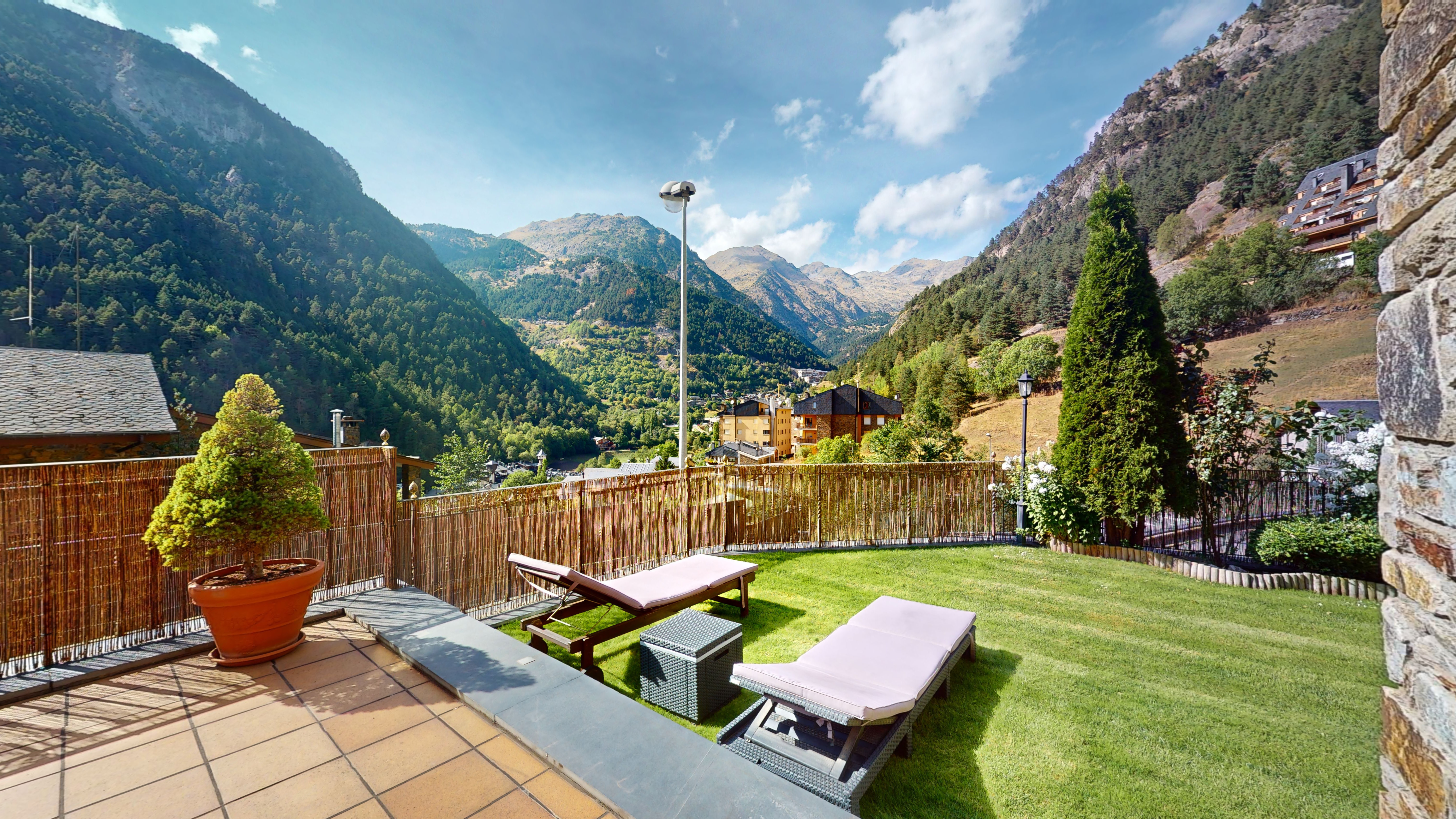 Casa adossada en venda a Arinsal, 4 habitacions, 244 metres