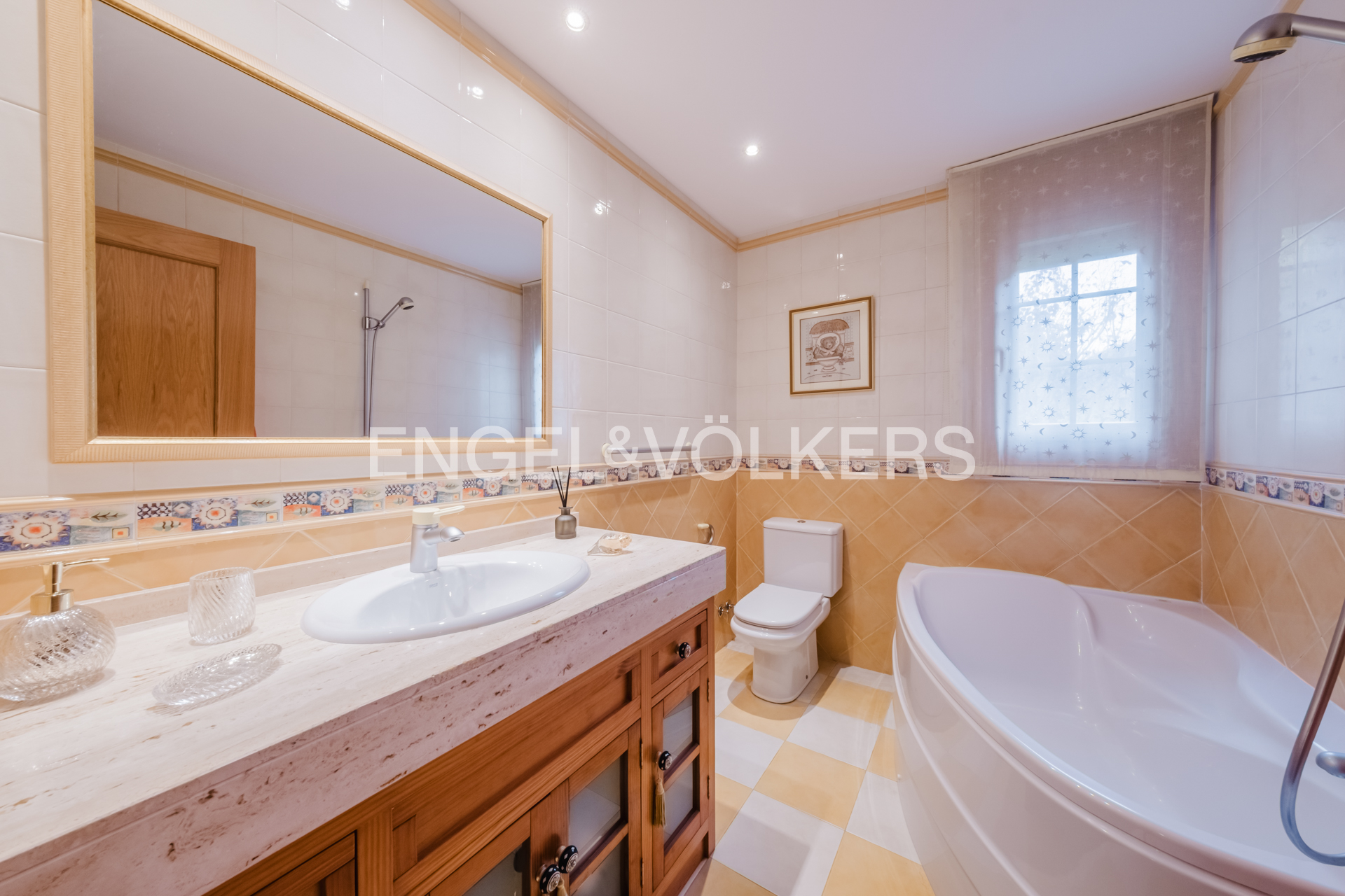 Casa adossada en venda a Arans, 4 habitacions, 382 metres