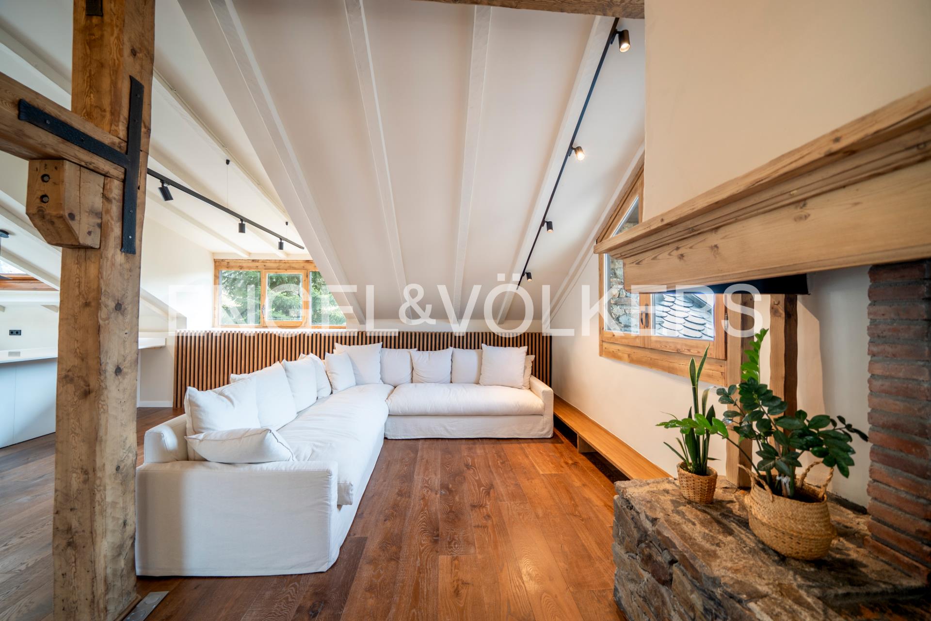 Casa adossada en venda a Ordino, 4 habitacions, 243 metres