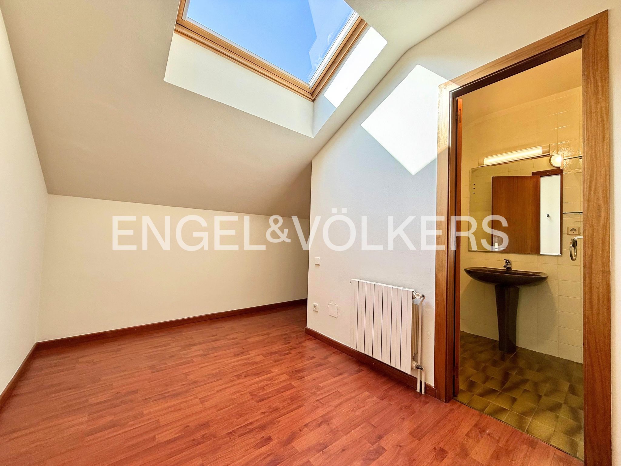 Àtic de lloguer a Santa Coloma, 4 habitacions, 211 metres