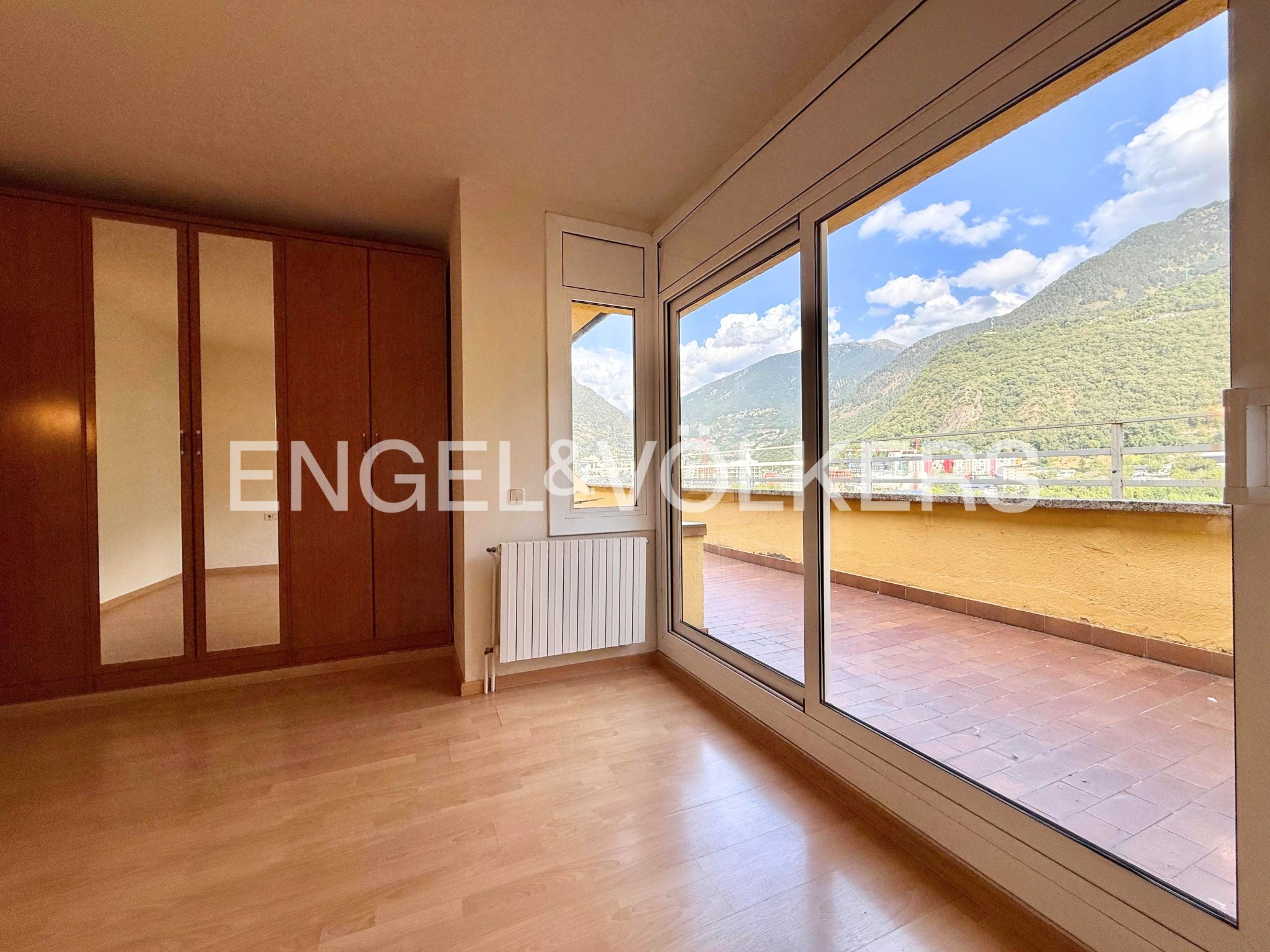 Àtic de lloguer a Santa Coloma, 4 habitacions, 211 metres