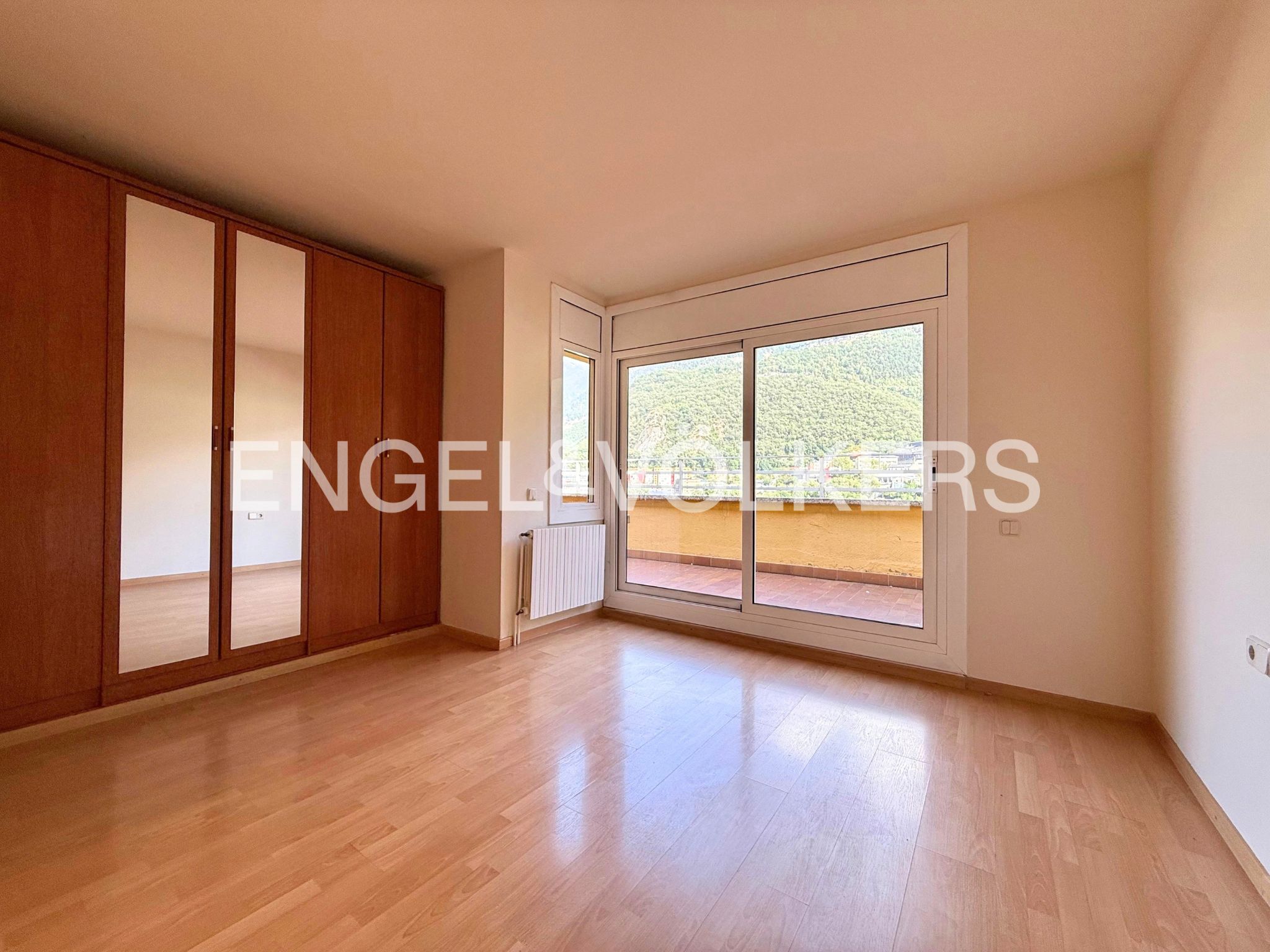Àtic de lloguer a Santa Coloma, 4 habitacions, 211 metres