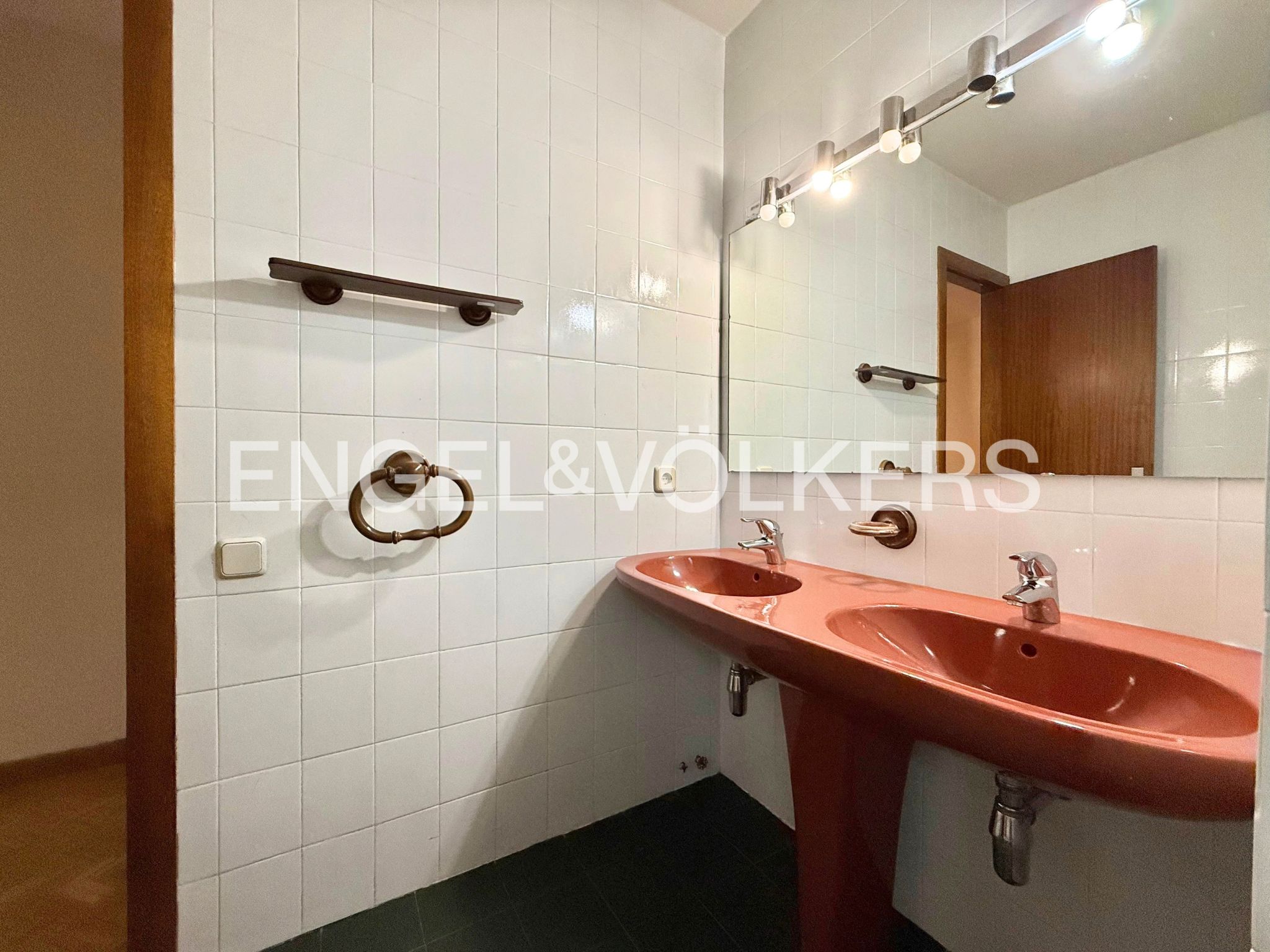 Àtic de lloguer a Santa Coloma, 4 habitacions, 211 metres