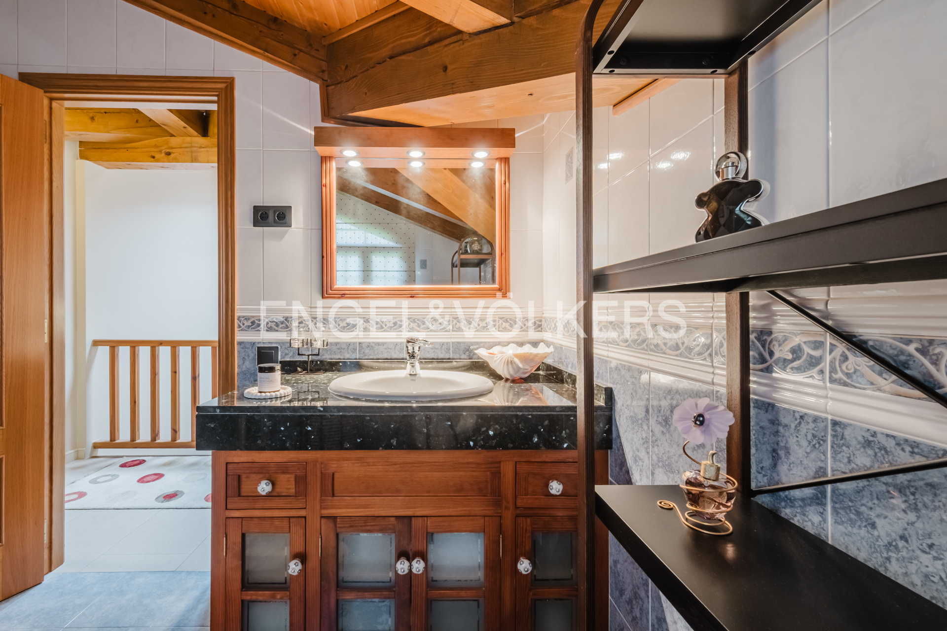 Casa adossada en venda a Arans, 4 habitacions, 382 metres