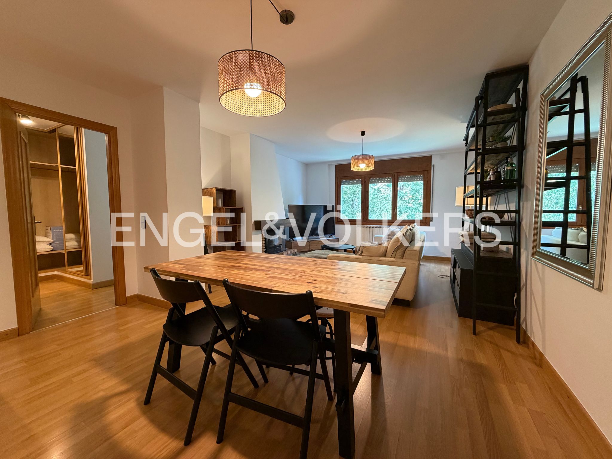 Piso de alquiler en La Cortinada, 2 habitaciones, 91 metros