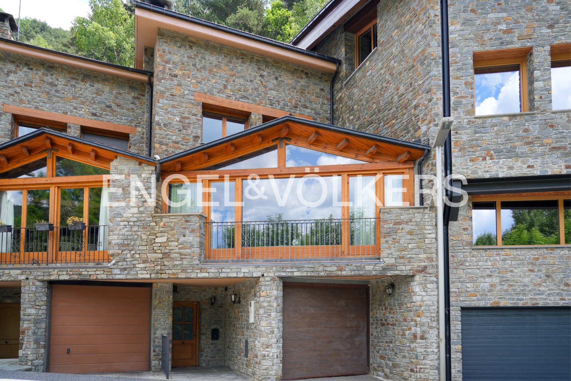 Casa adossada en venda a Ordino, 4 habitacions, 240 metres