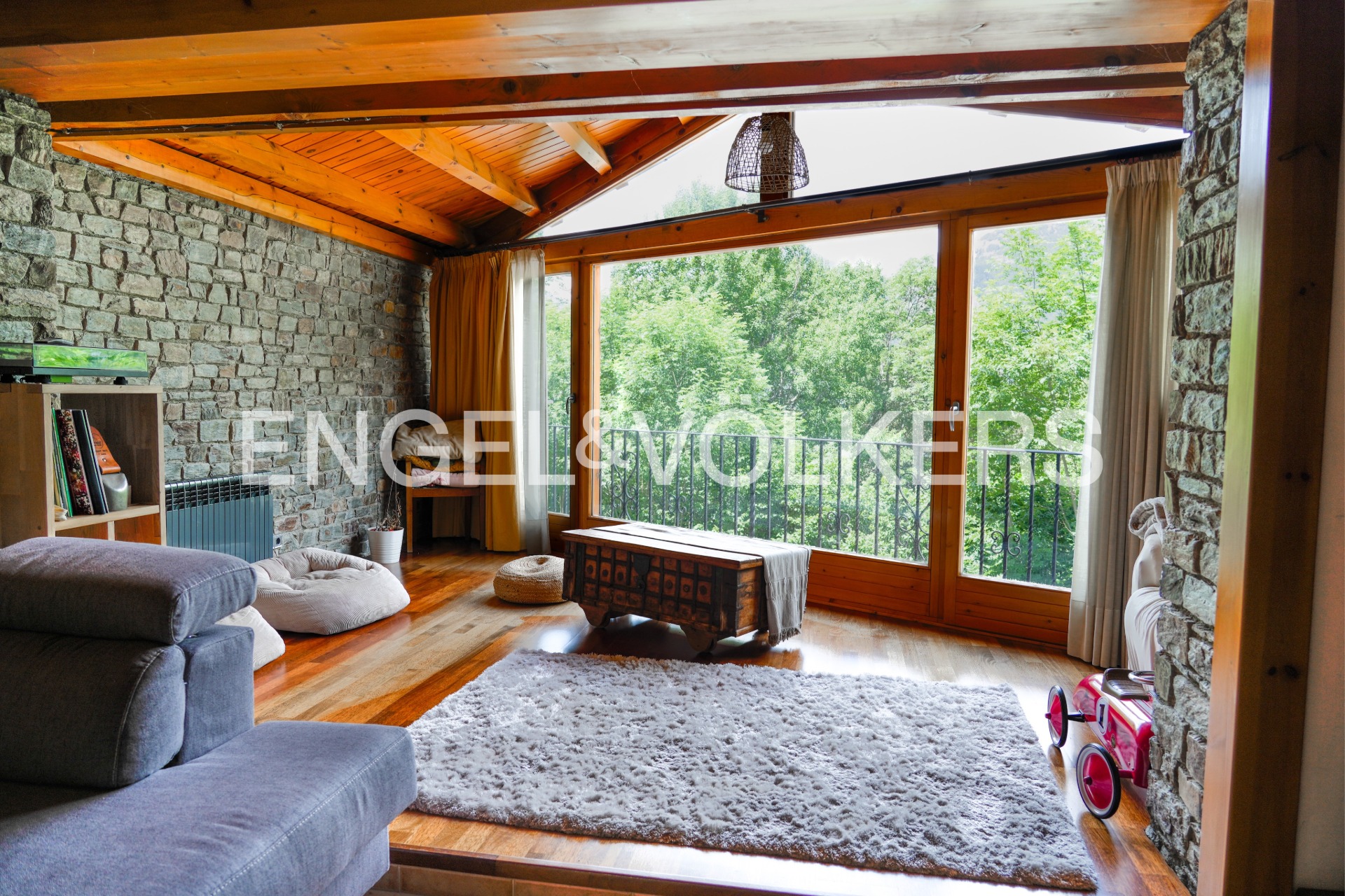 Casa adossada en venda a Ordino, 4 habitacions, 240 metres