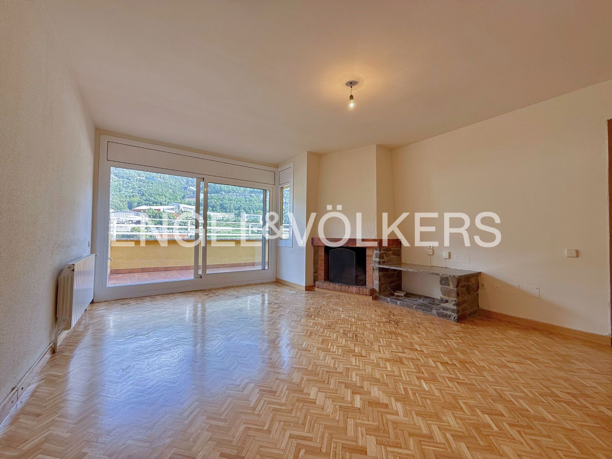 Àtic de lloguer a Santa Coloma, 4 habitacions, 211 metres