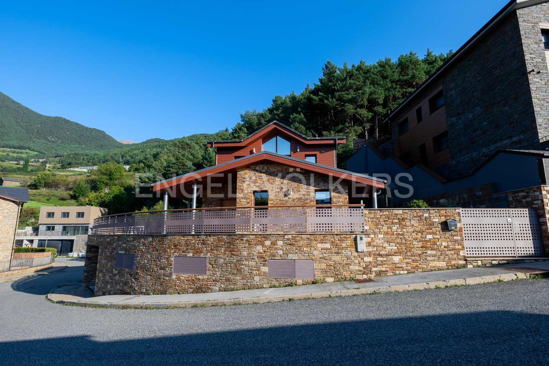 Chalet en venta en Aixirivall, 4 habitaciones, 488 metros