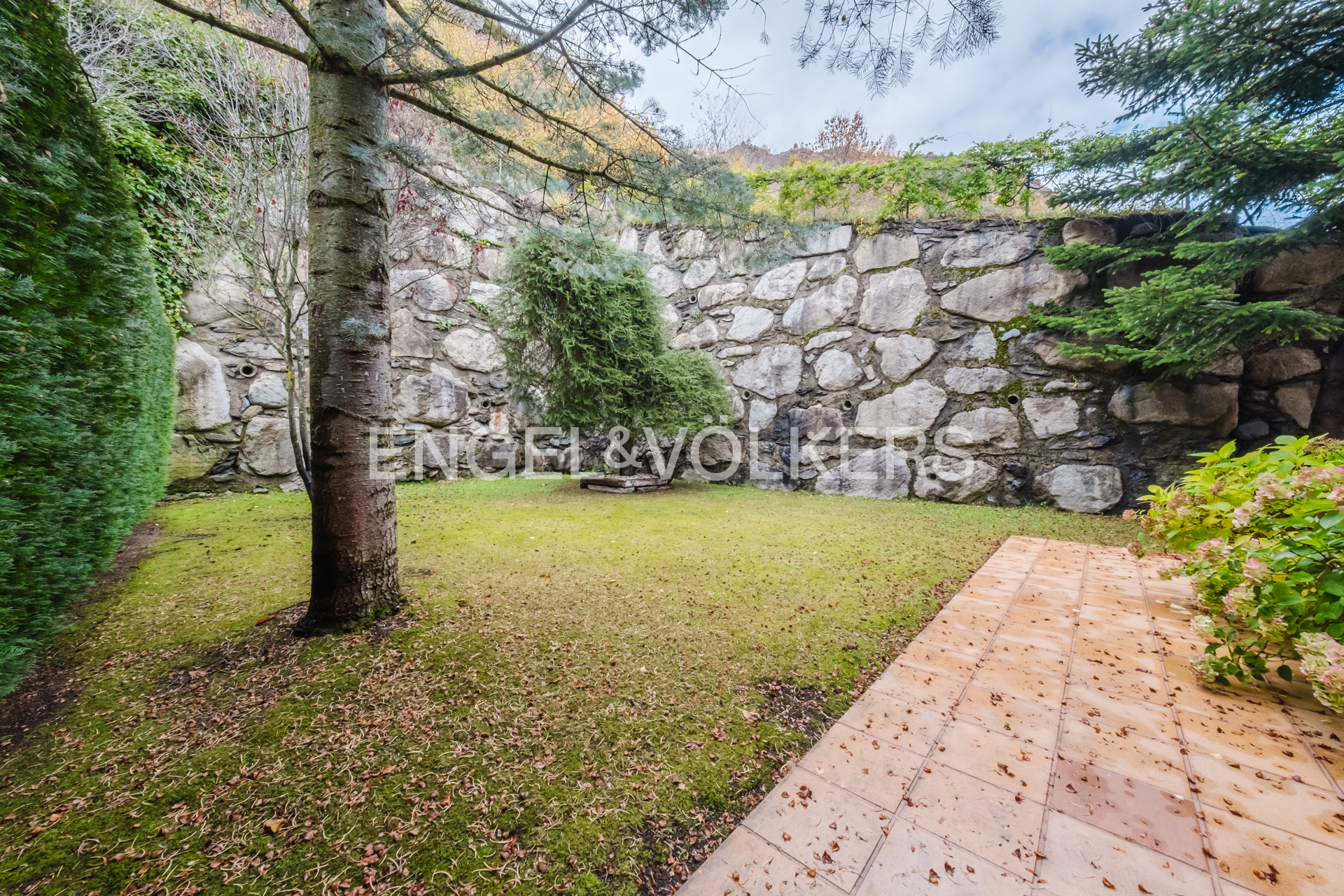 Casa adossada en venda a Arans, 4 habitacions, 382 metres