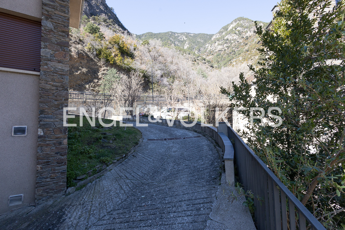 Pis en venda a Santa Coloma, 3 habitacions, 157 metres