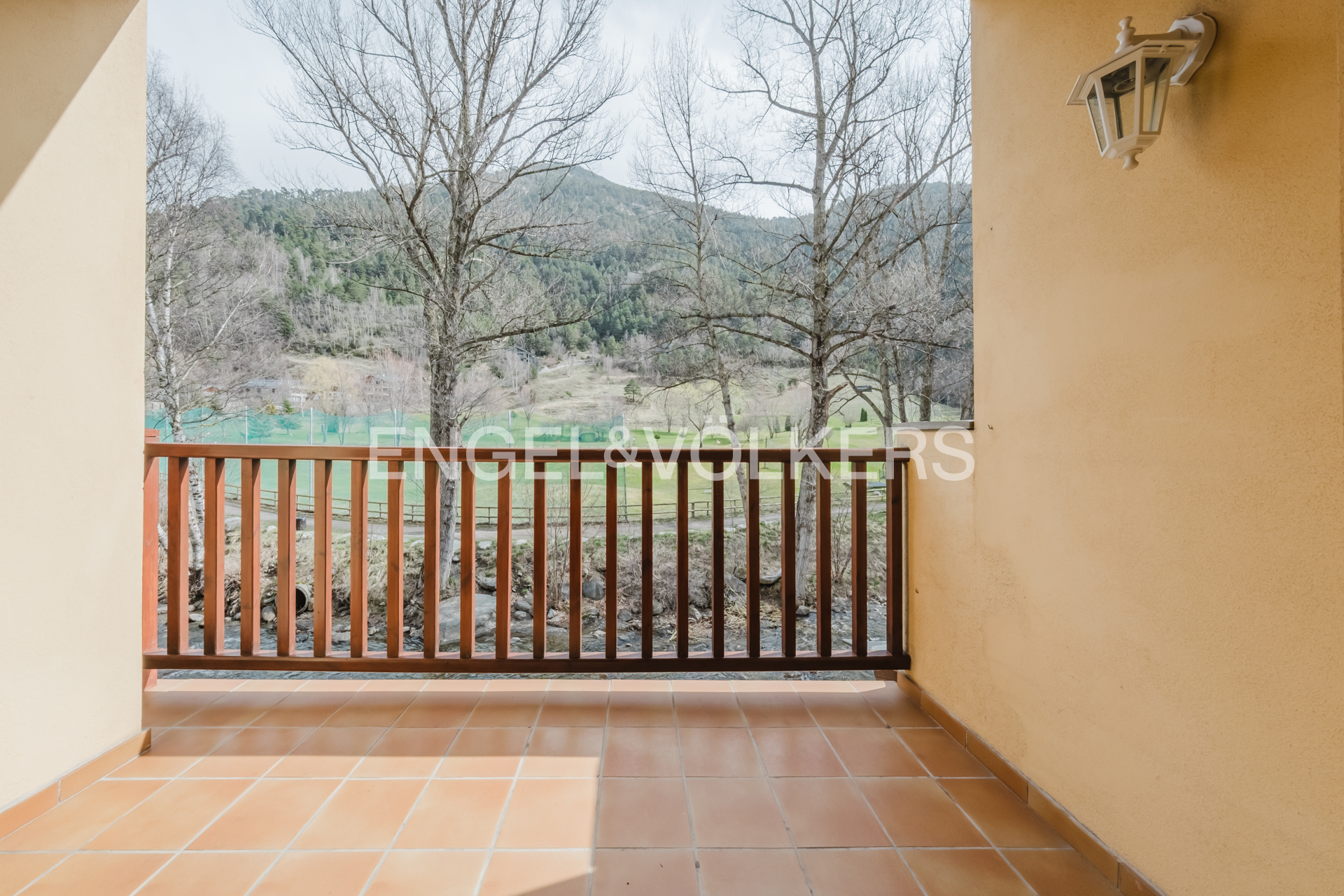 Casa adossada en venda a La Cortinada, 3 habitacions, 183 metres