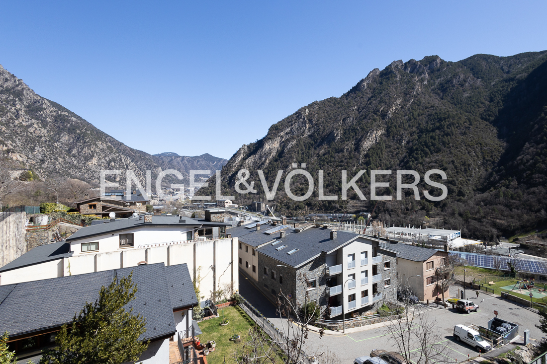 Pis en venda a Santa Coloma, 3 habitacions, 157 metres