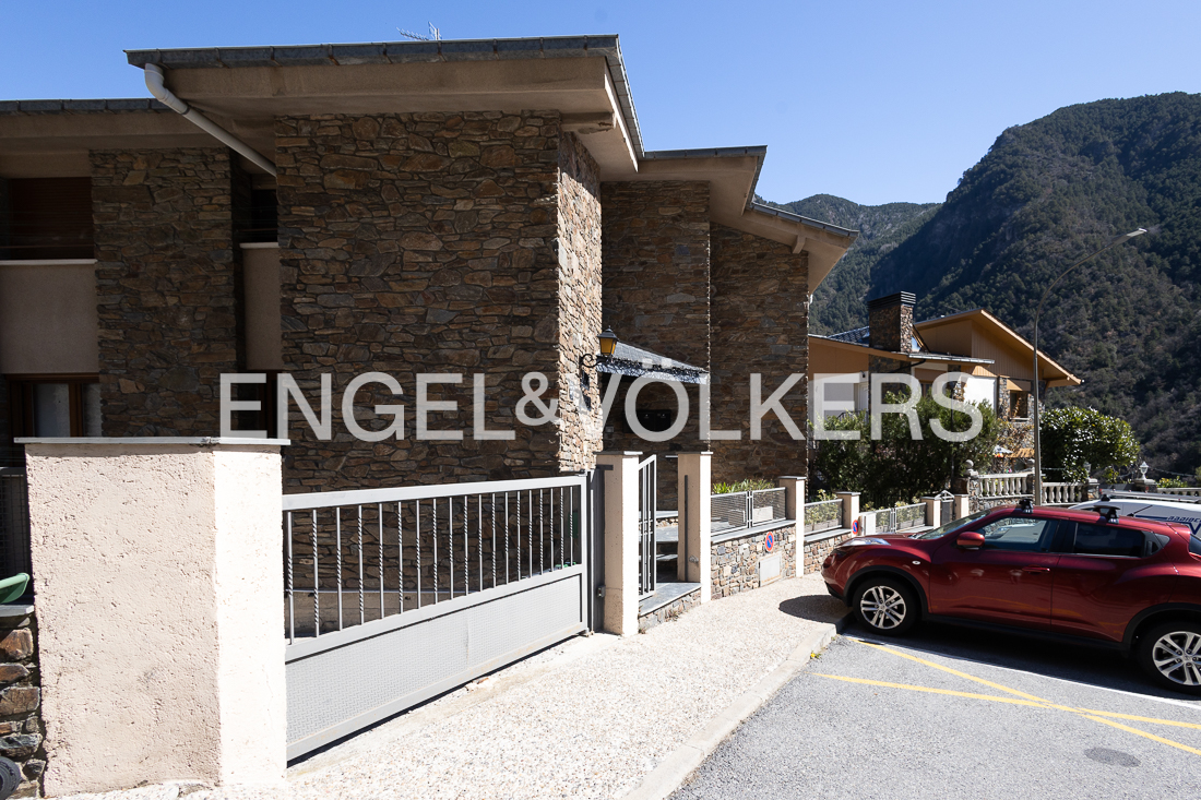 Pis en venda a Santa Coloma, 3 habitacions, 157 metres