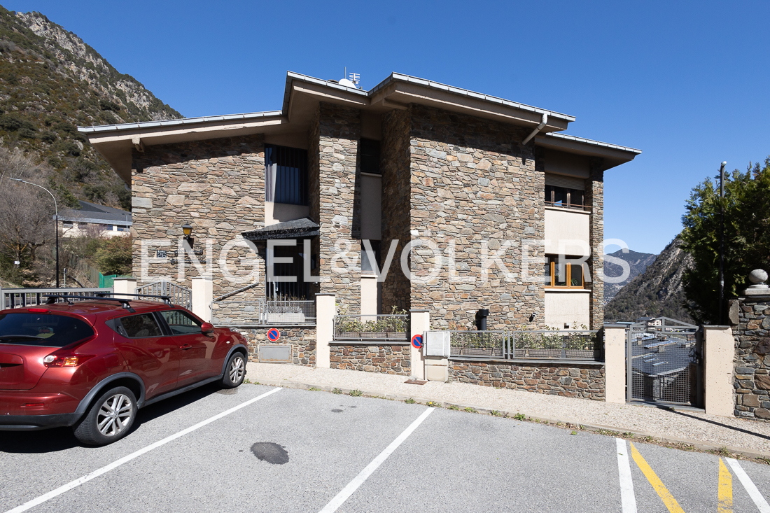 Pis en venda a Santa Coloma, 3 habitacions, 157 metres