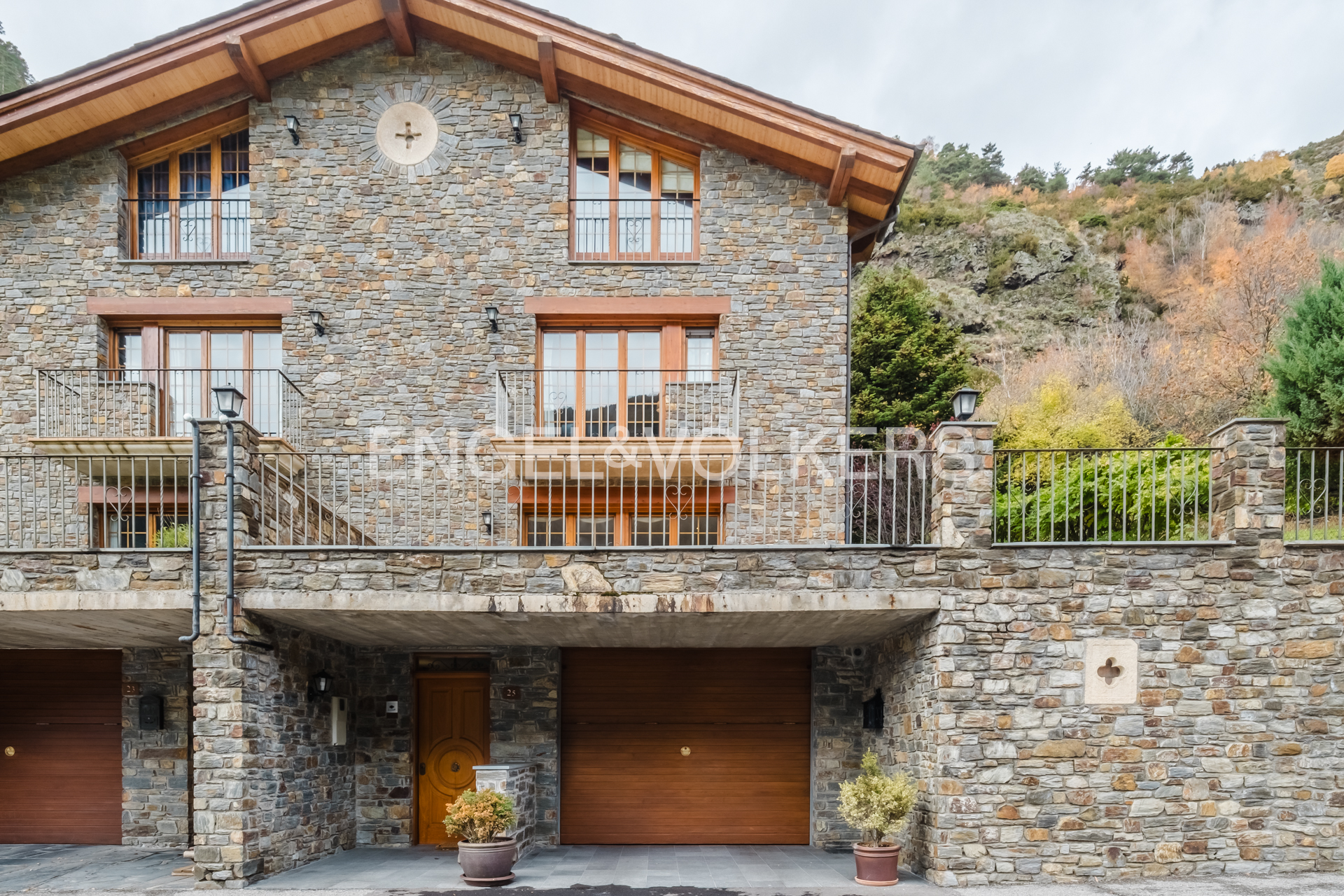 Casa adossada en venda a Arans, 4 habitacions, 382 metres