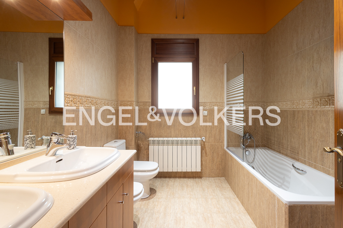 Chalet en venta en L'Aldosa de la Massana, 4 habitaciones, 364 metros