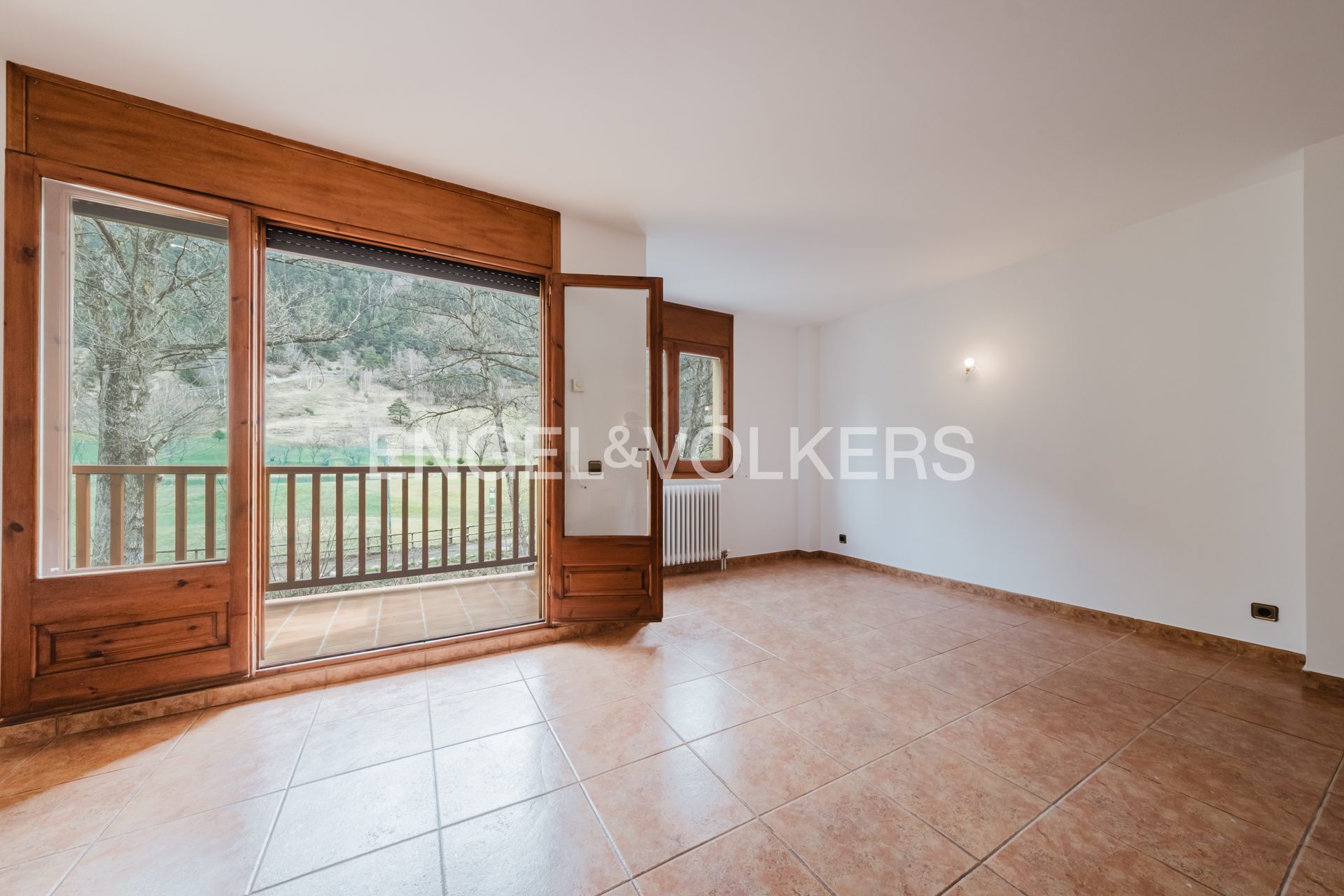 Casa adossada en venda a La Cortinada, 3 habitacions, 183 metres