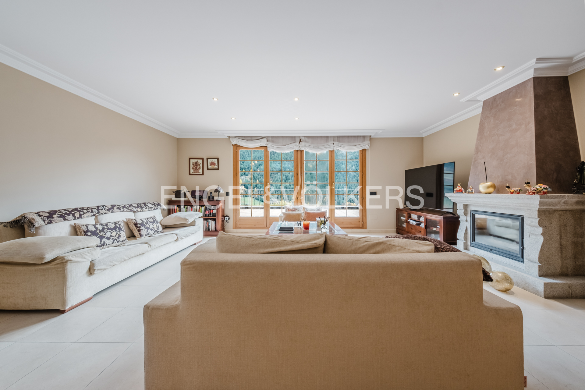 Casa adossada en venda a Arans, 4 habitacions, 382 metres