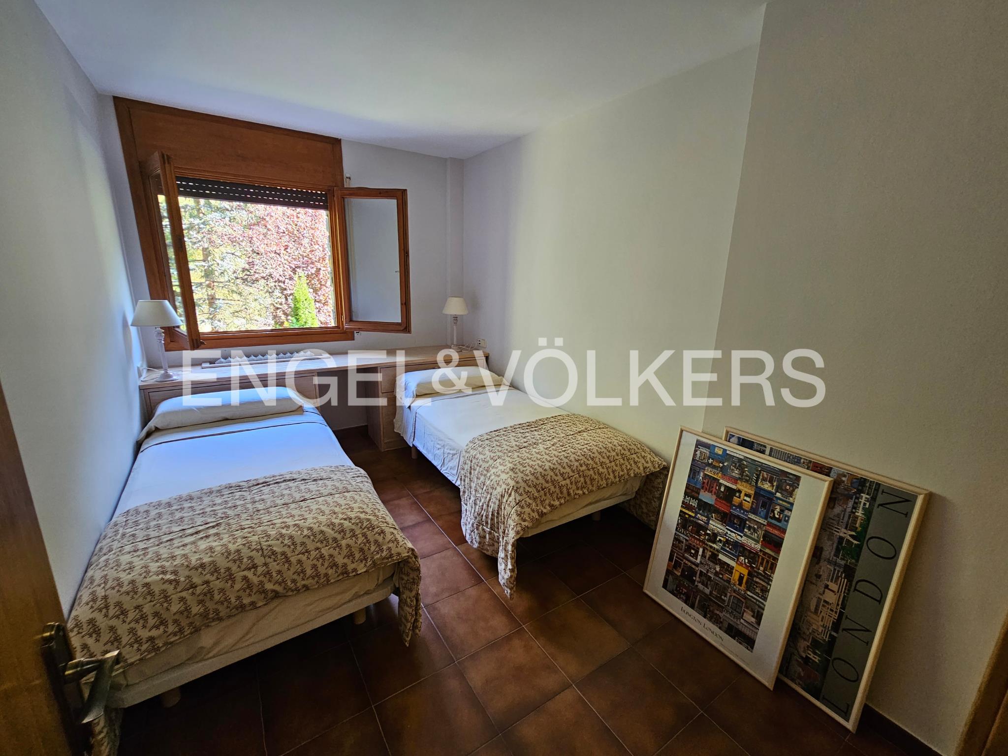 Casa adossada en venda a La Cortinada, 3 habitacions, 180 metres