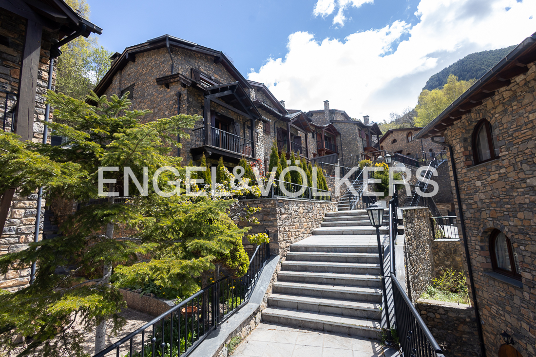 Chalet en venta en Encamp, 4 habitaciones, 240 metros