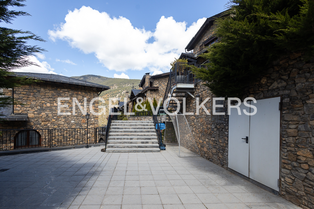 Chalet en venta en Encamp, 4 habitaciones, 240 metros