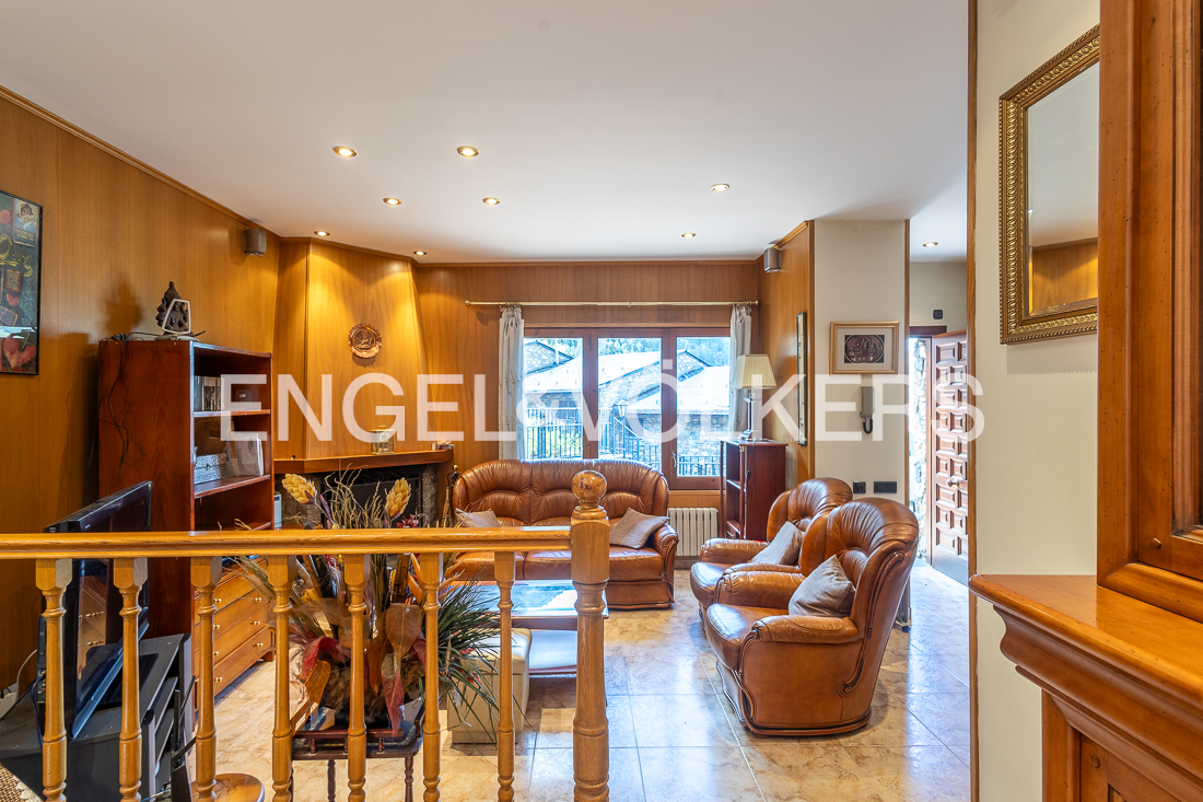 Chalet en venta en Encamp, 4 habitaciones, 240 metros