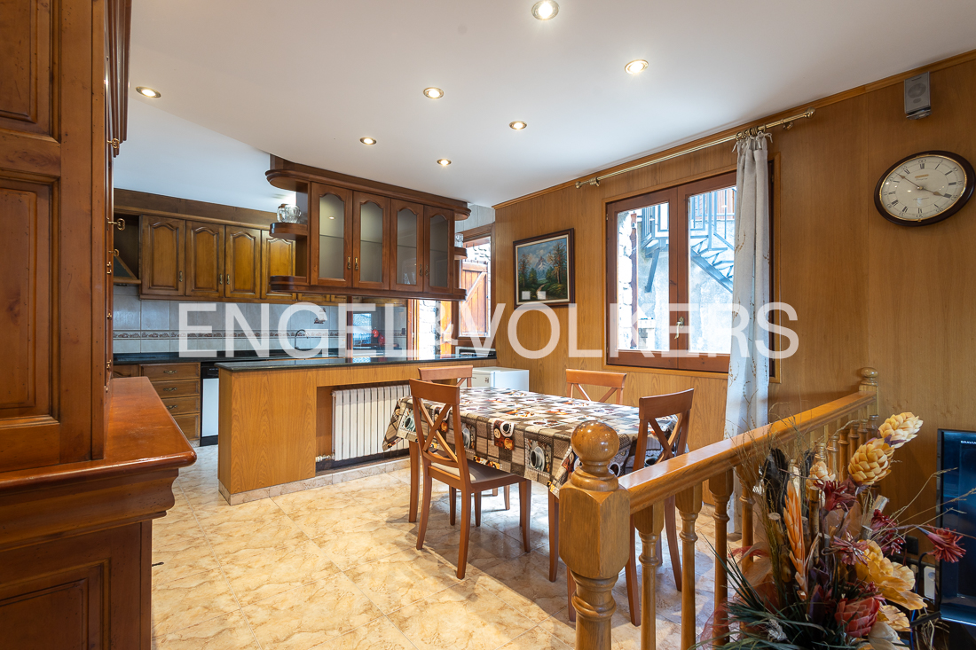 Chalet en venta en Encamp, 4 habitaciones, 240 metros