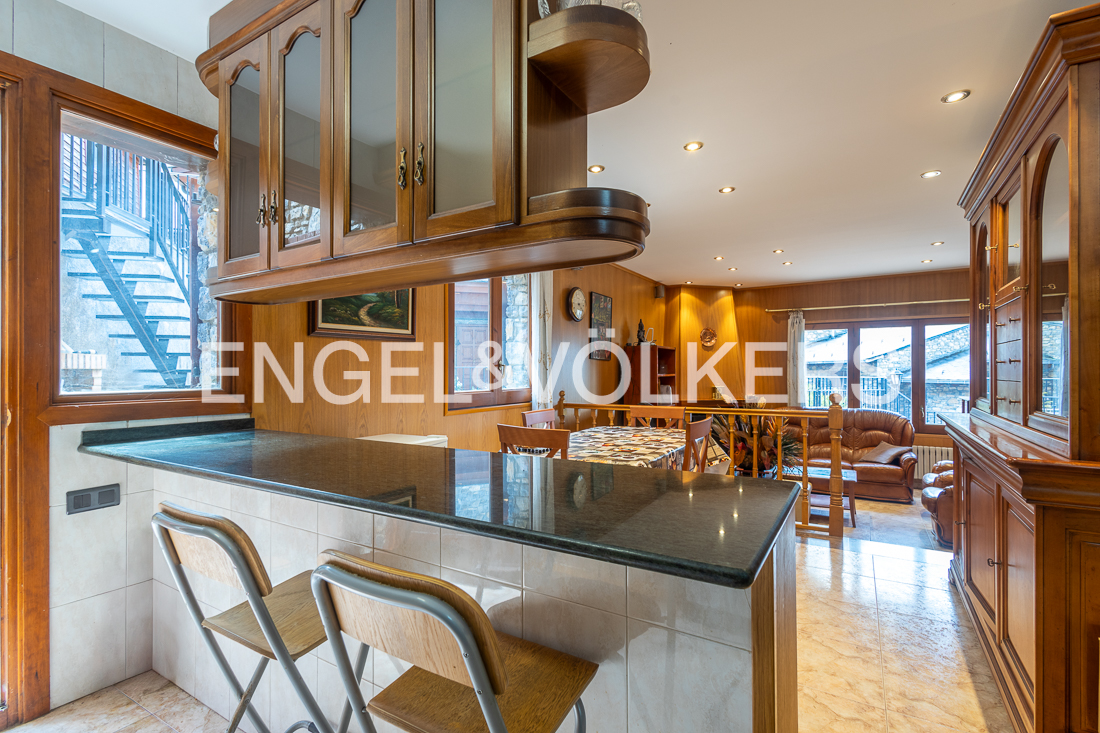 Chalet en venta en Encamp, 4 habitaciones, 240 metros