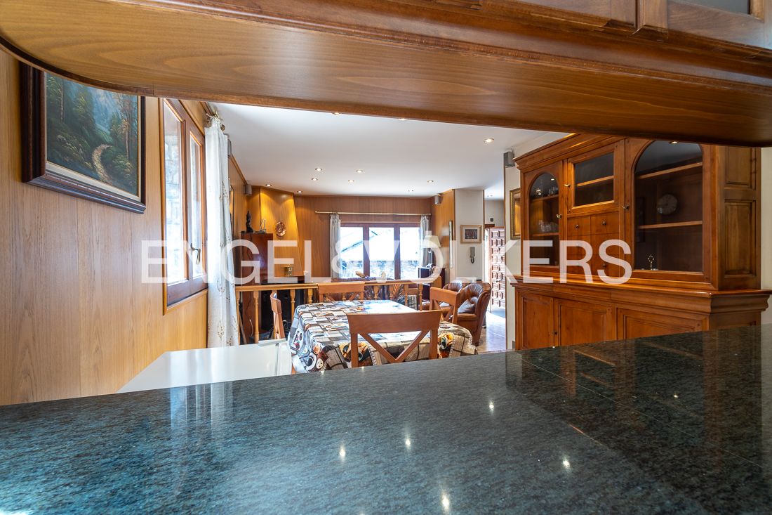 Chalet en venta en Encamp, 4 habitaciones, 240 metros