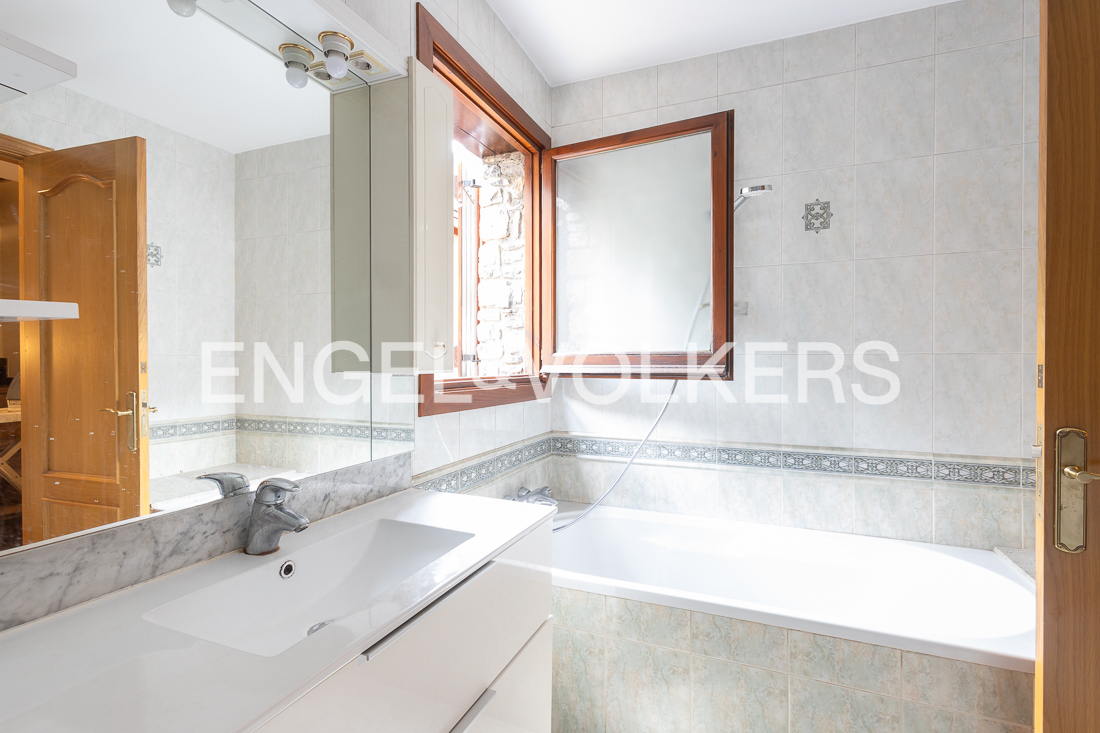 Chalet en venta en Encamp, 4 habitaciones, 240 metros