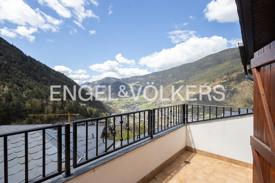 Chalet en venta en Encamp, 4 habitaciones, 240 metros