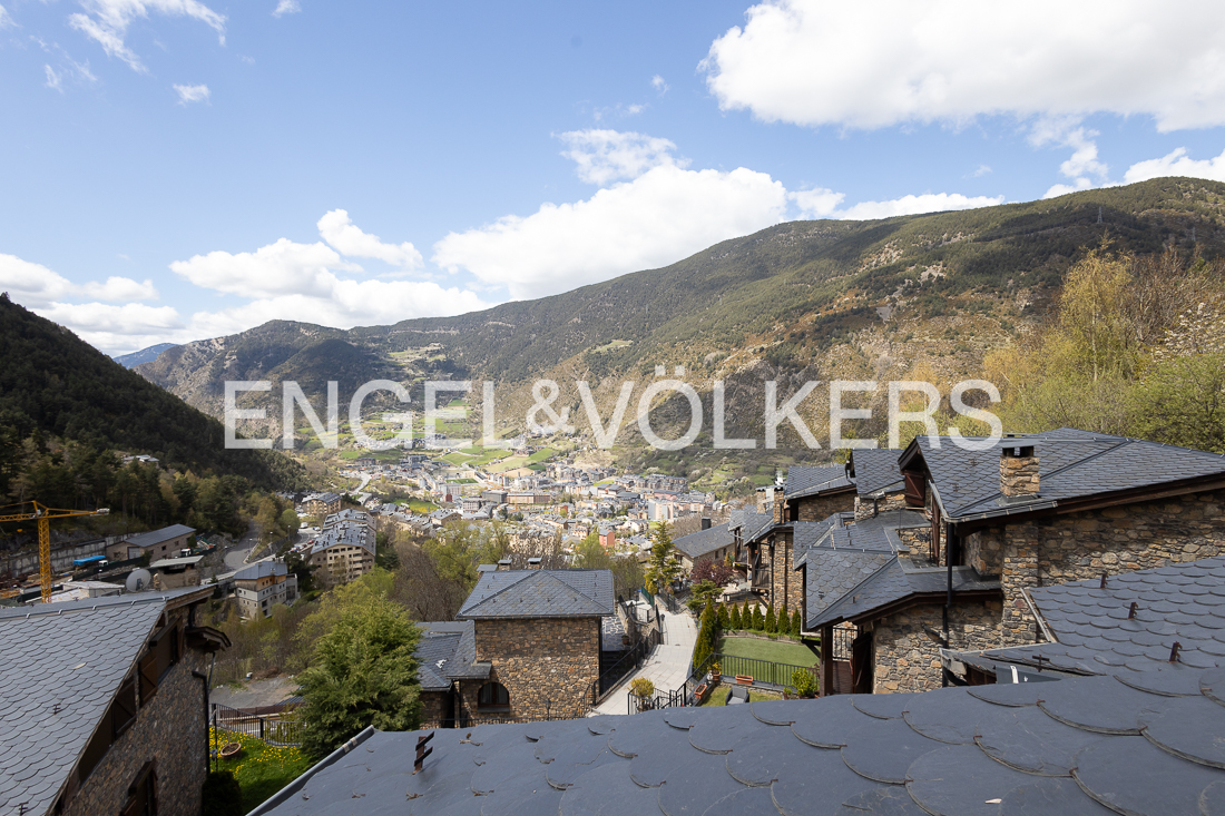 Chalet en venta en Encamp, 4 habitaciones, 240 metros